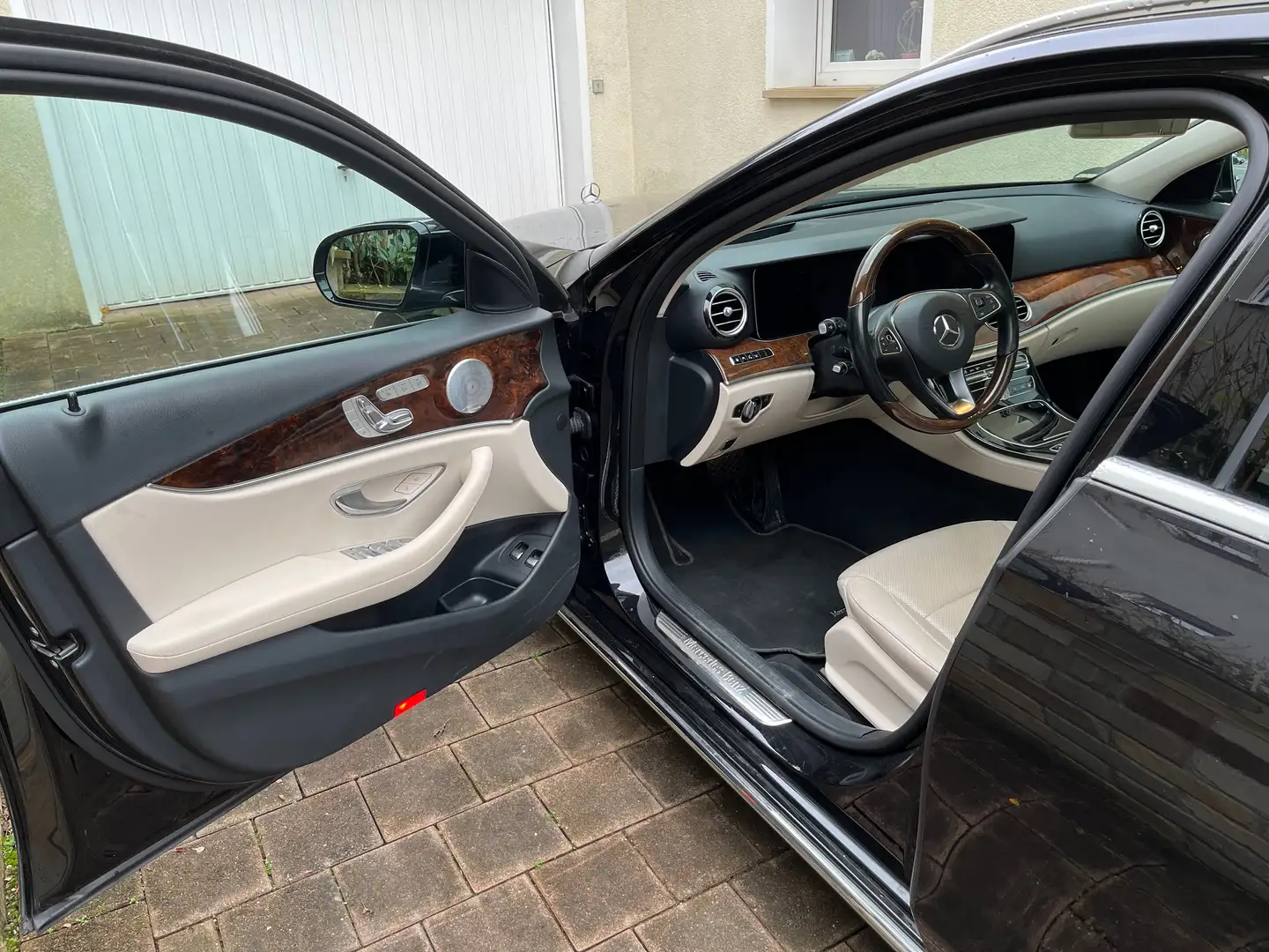 Mercedes-Benz E 350 E 350 d 4Matic T 9G-TRONIC - 1