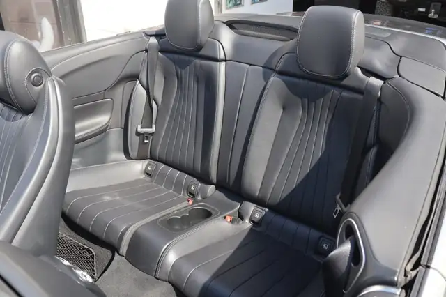 Mercedes-Benz E view 12