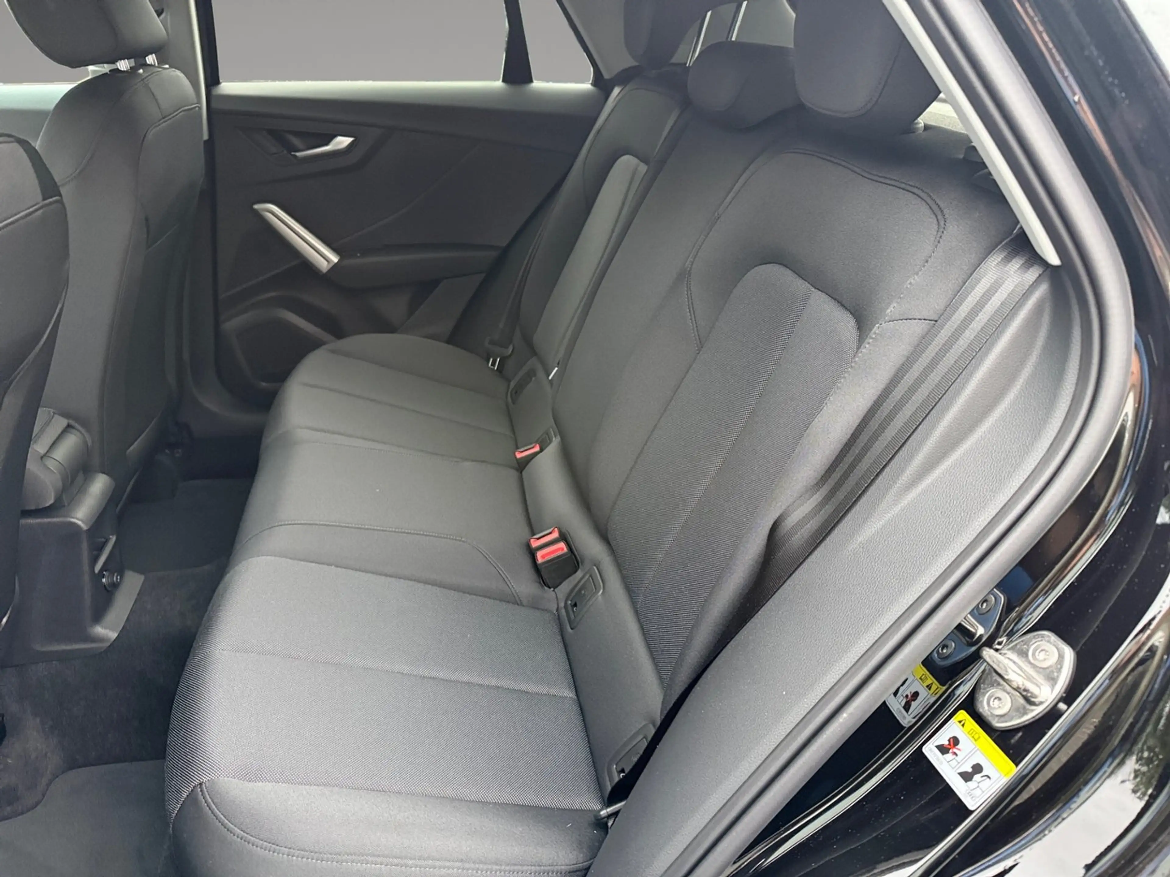 Audi Q2 30 TFSI admired — photo 13