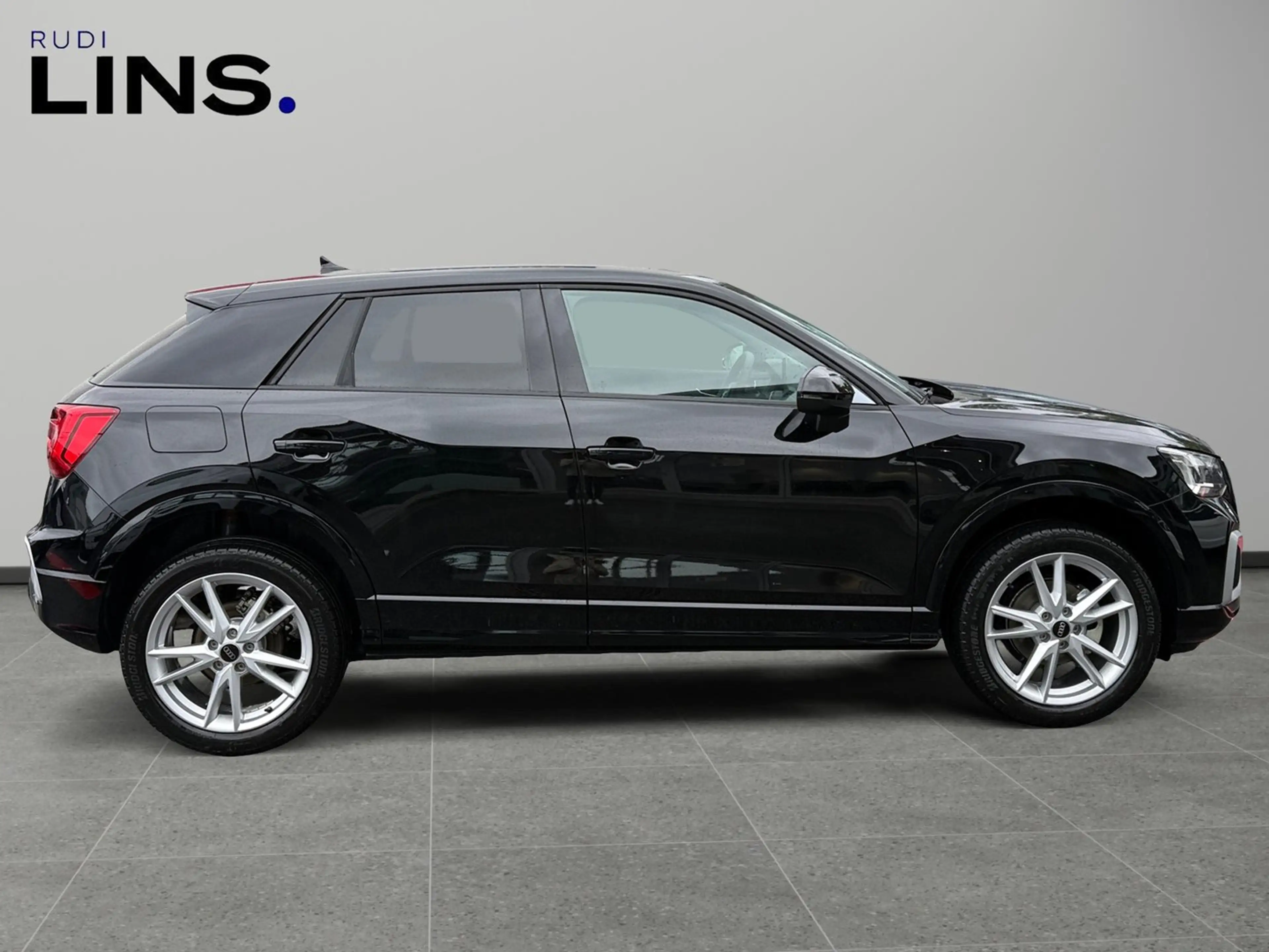 Audi Q2 30 TFSI admired — photo 4