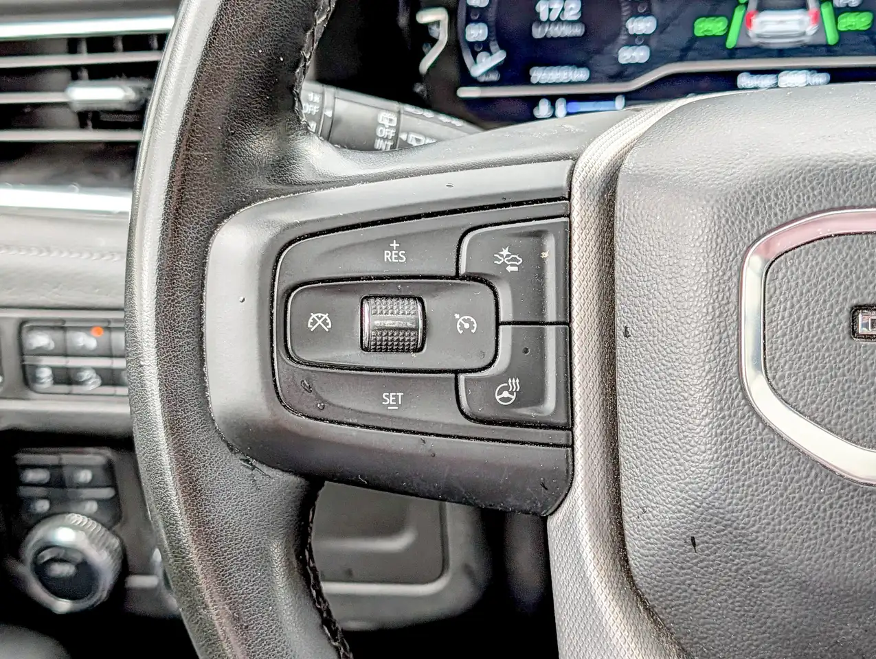 GMC Yukon снимка GMC Yukon