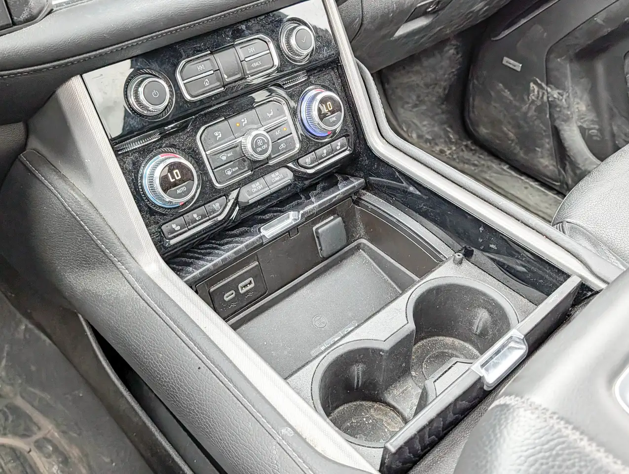 GMC Yukon снимка GMC Yukon
