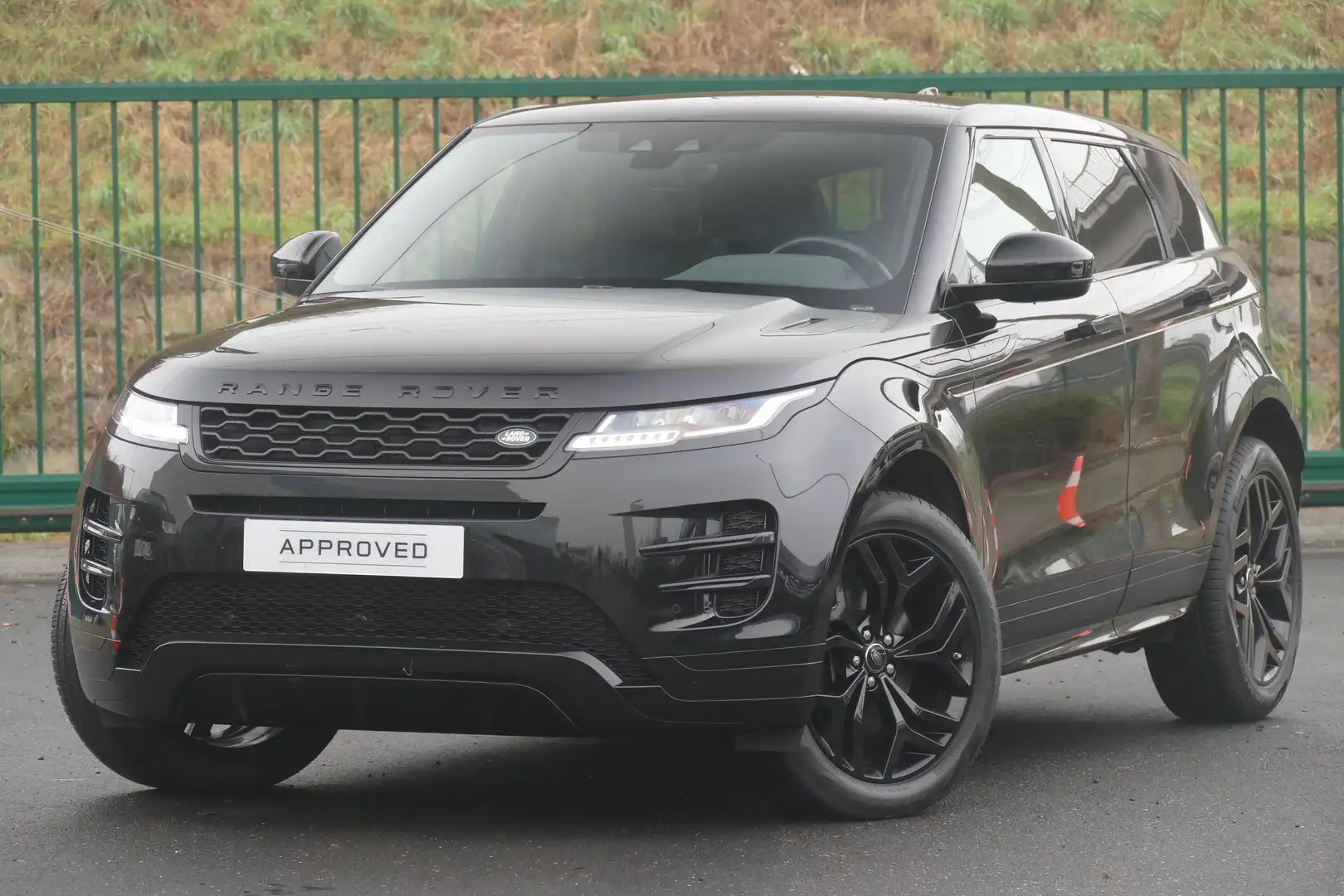 Land Rover Range Rover Evoque 2.0 150 PK R-DYNAMIC S AUT. Zwart - 1