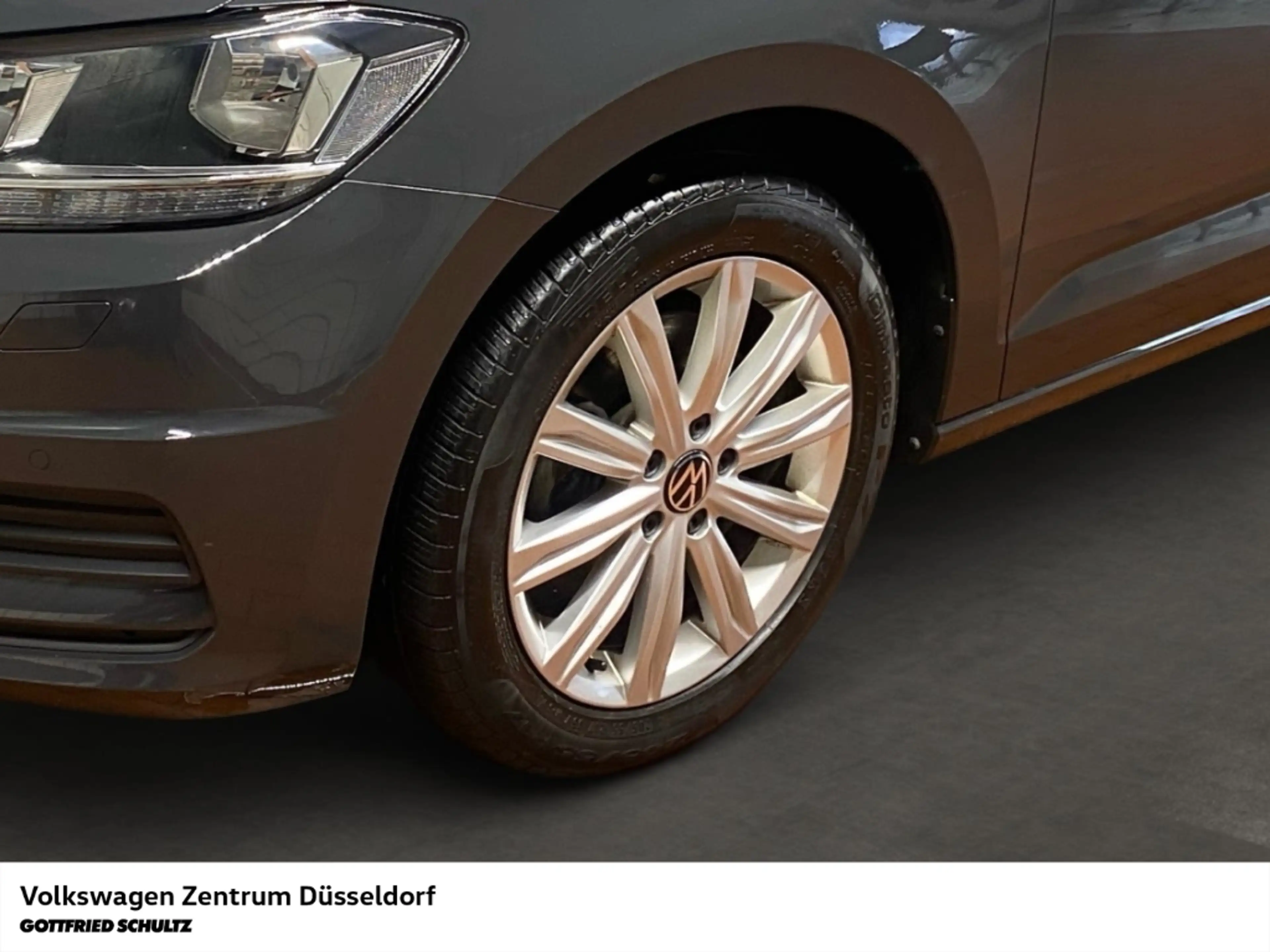 Volkswagen Touran Comfortline 2.0 TDI DSG Navi Parkhilfe ACC Sitzhei — photo 8