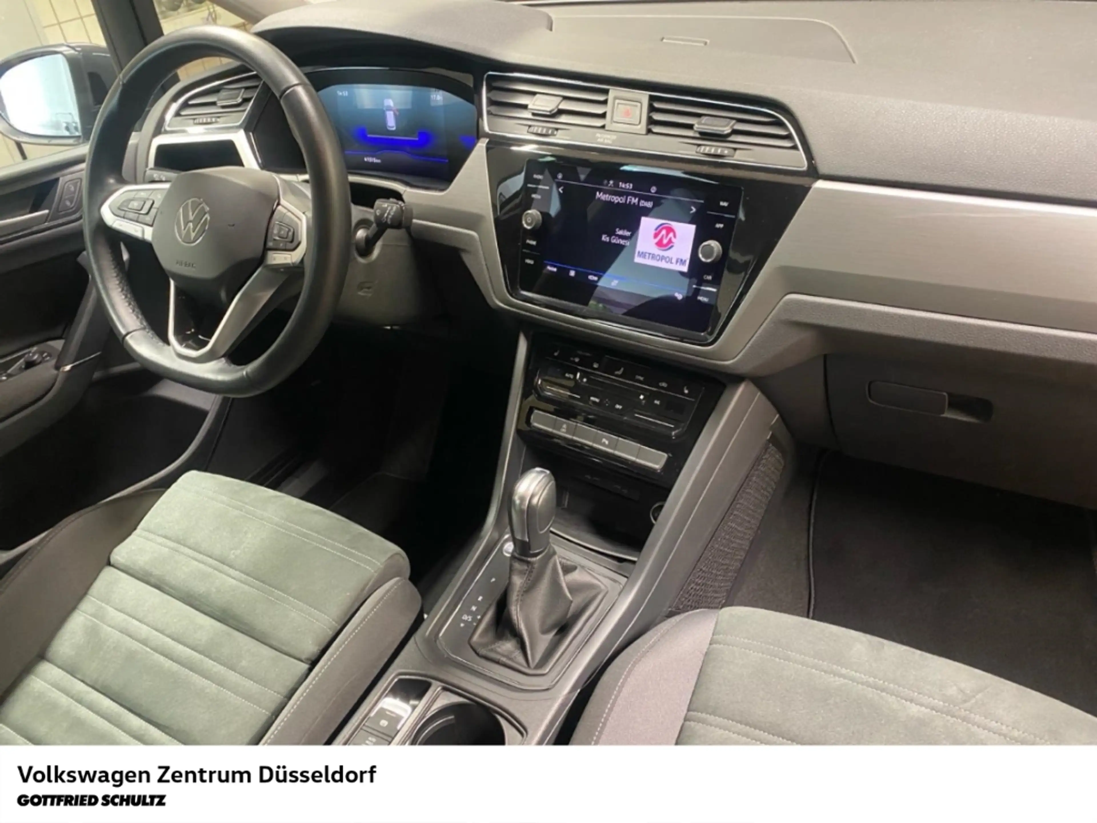 Volkswagen Touran Comfortline 2.0 TDI DSG Navi Parkhilfe ACC Sitzhei — photo 12
