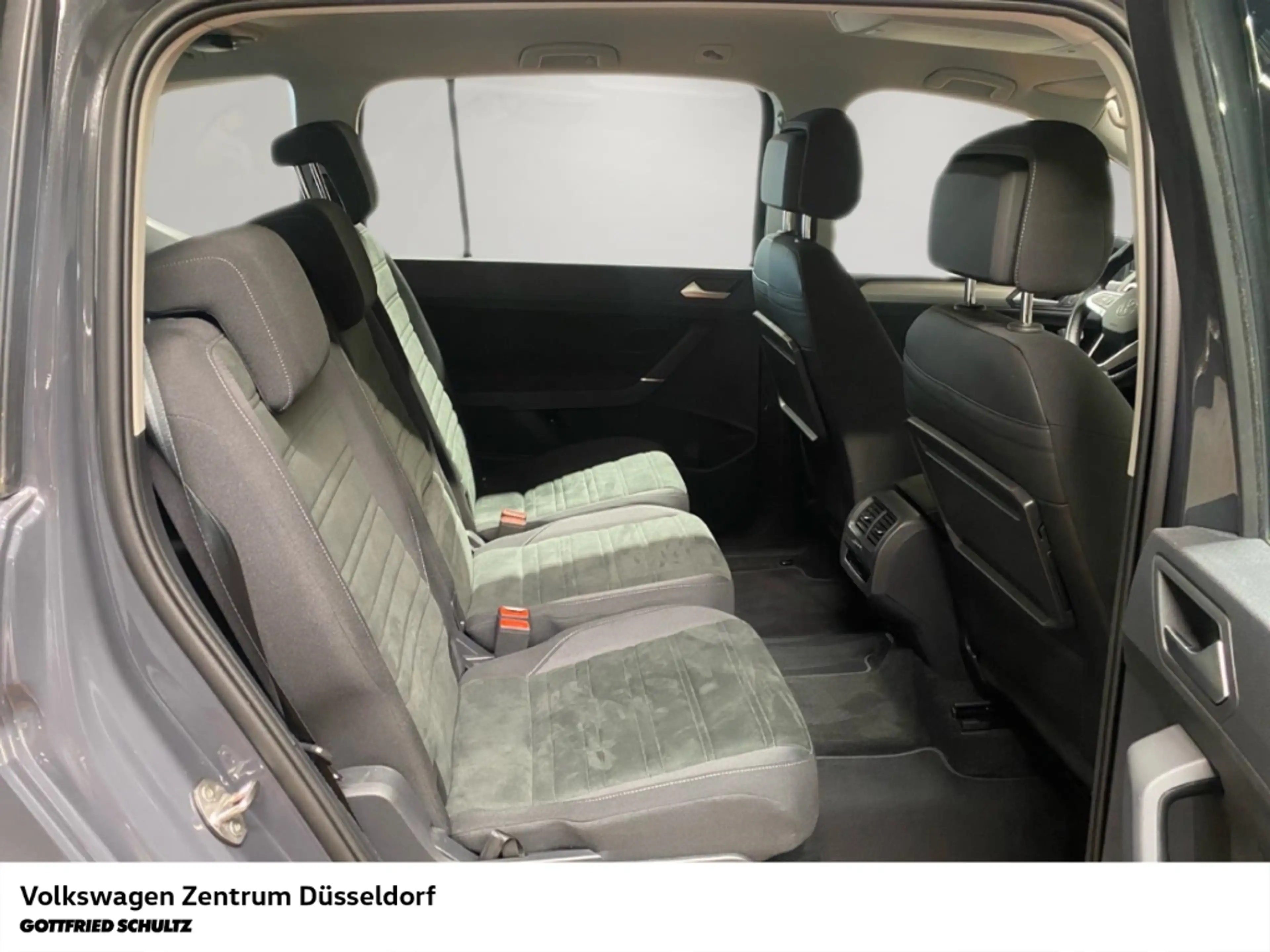 Volkswagen Touran Comfortline 2.0 TDI DSG Navi Parkhilfe ACC Sitzhei — photo 6