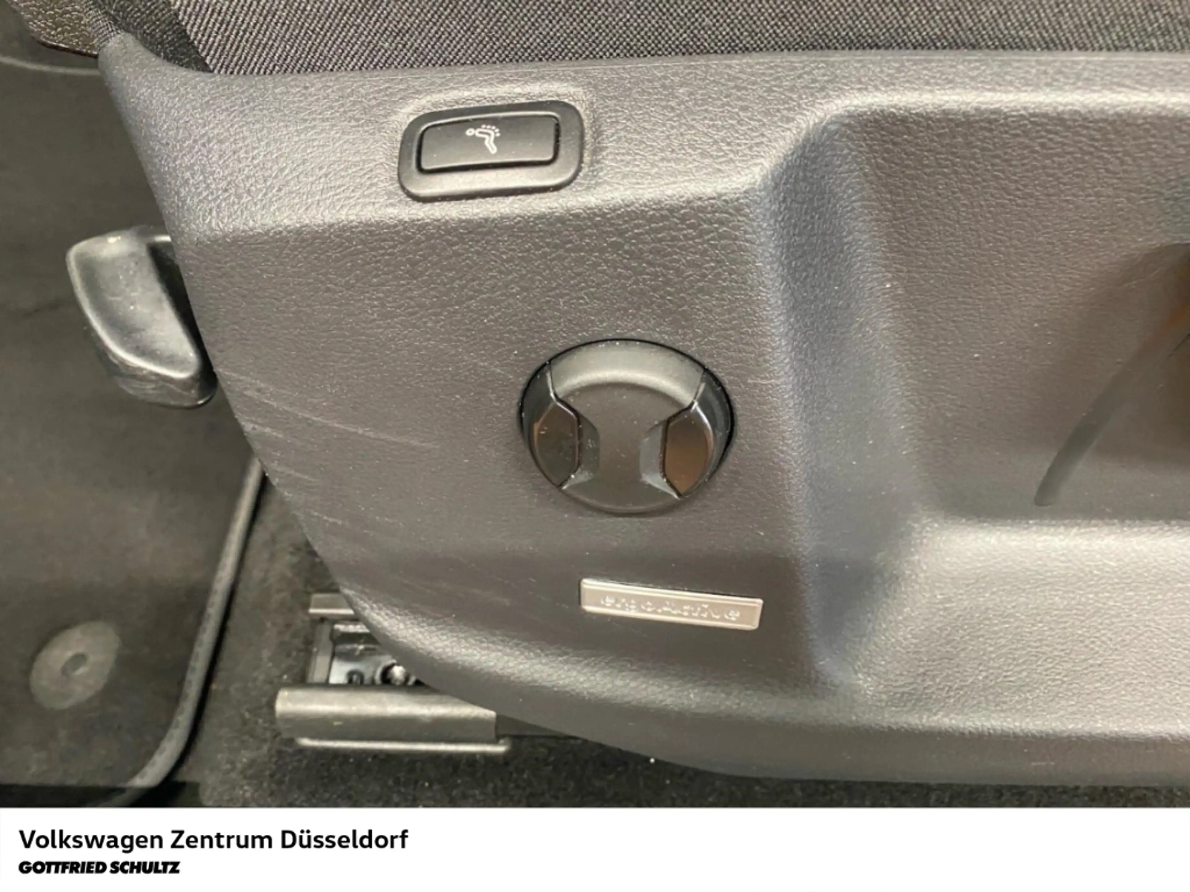 Volkswagen Touran Comfortline 2.0 TDI DSG Navi Parkhilfe ACC Sitzhei — photo 11