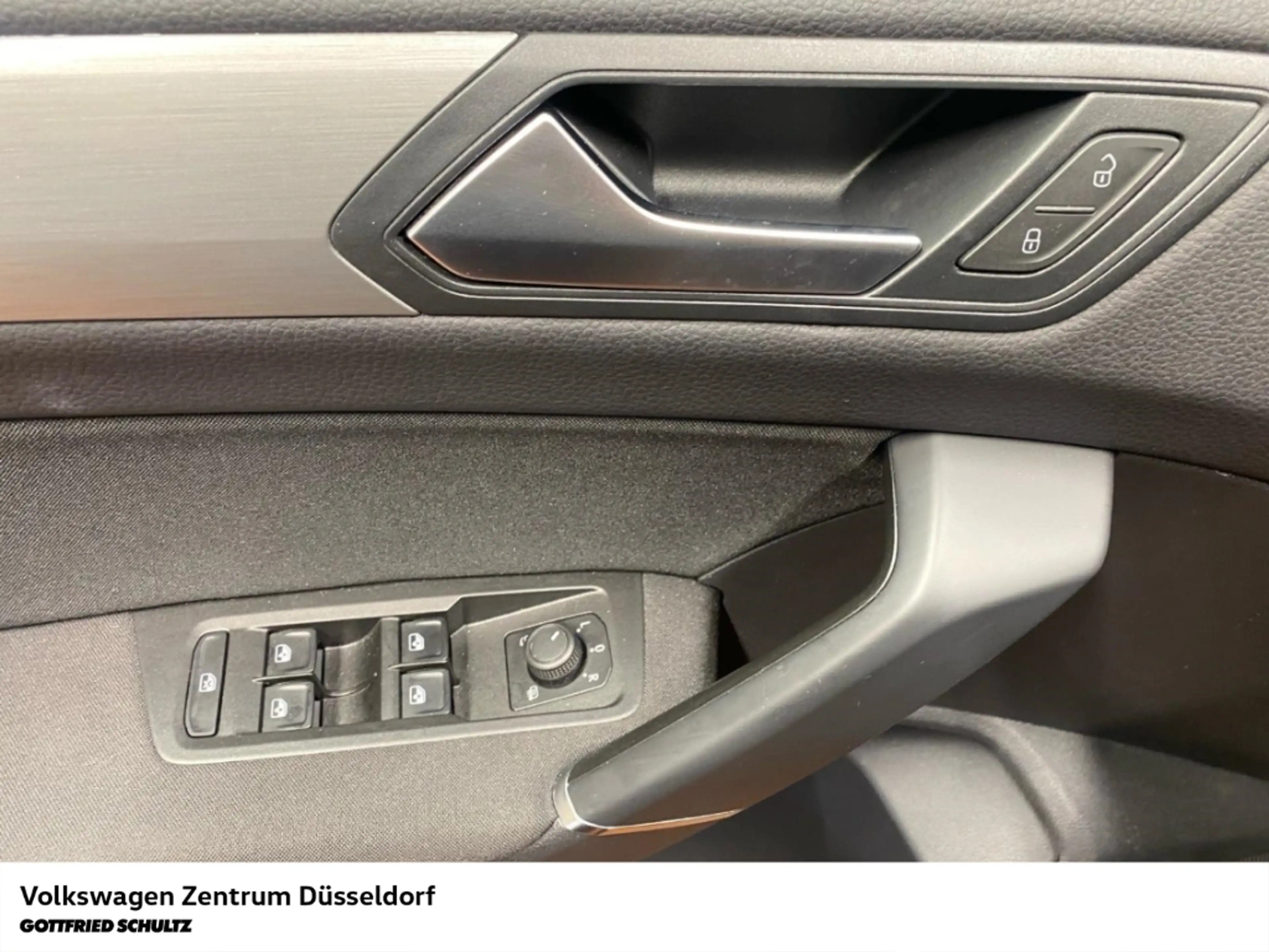 Volkswagen Touran Comfortline 2.0 TDI DSG Navi Parkhilfe ACC Sitzhei — photo 10