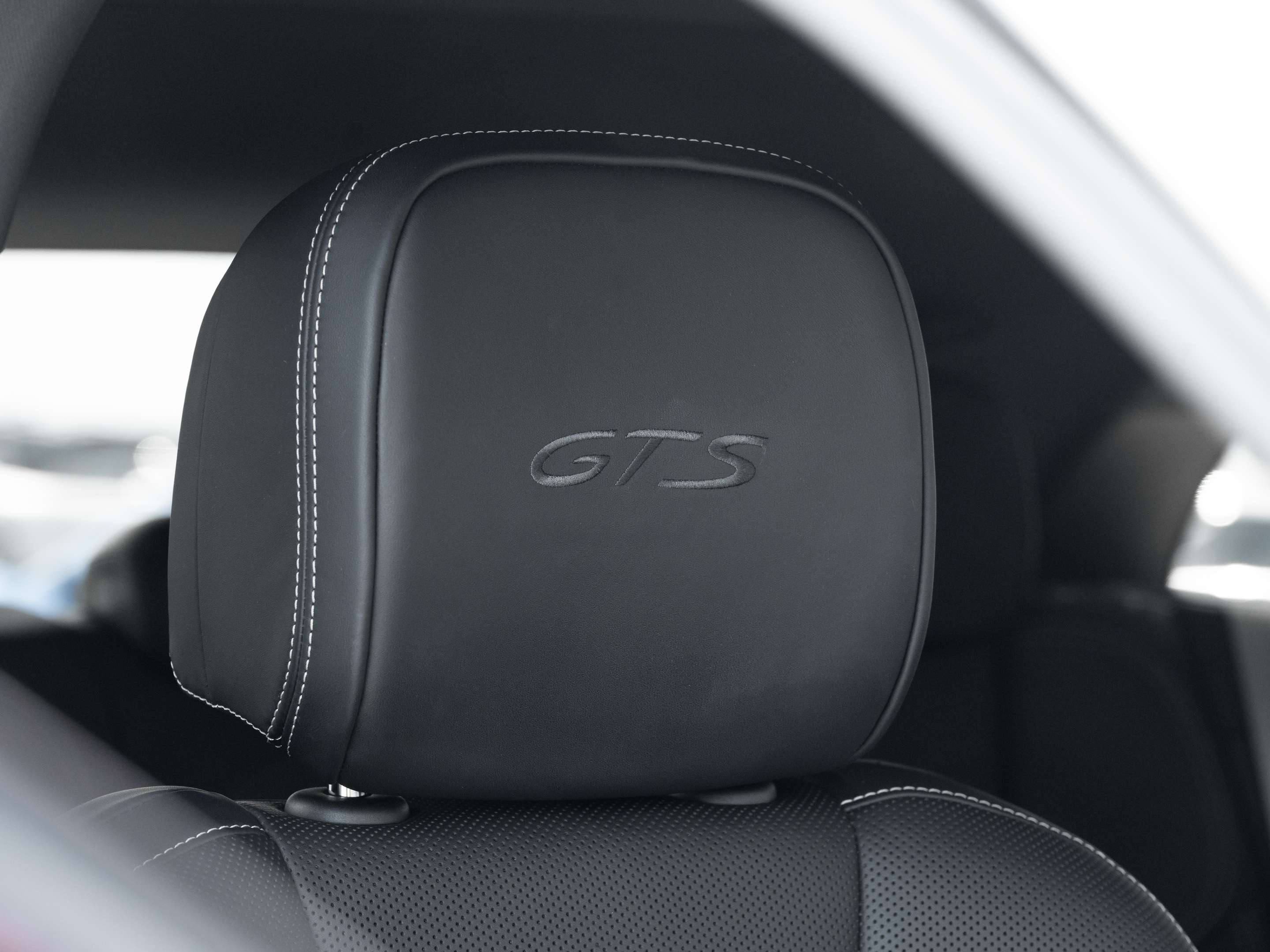 2023 Porsche Macan GTS | 2 Year Extended Warranty | 434 Horsepower thumb 33