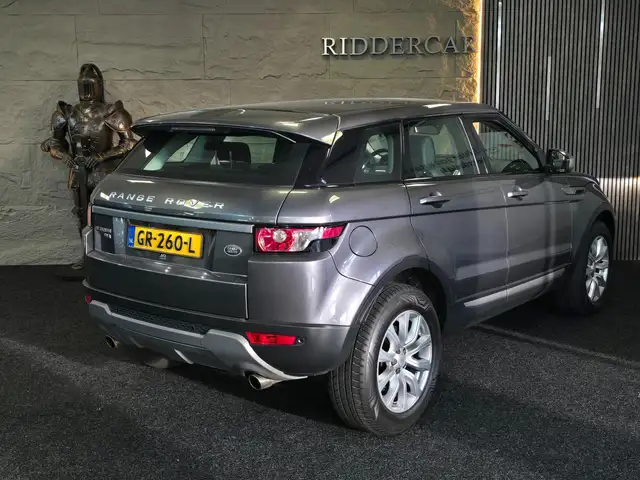 Land Rover Range Rover Evoque view 2