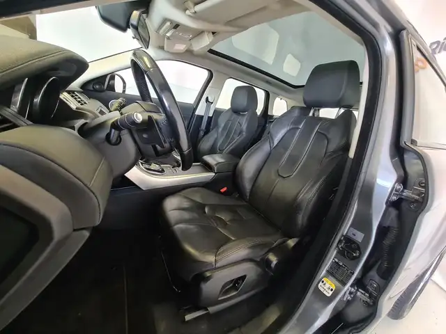 Land Rover Range Rover Evoque view 5