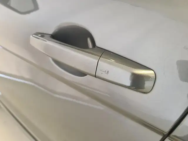 Land Rover Range Rover Evoque view 14