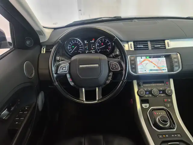 Land Rover Range Rover Evoque view 3