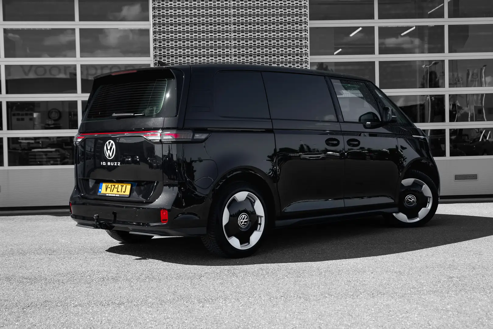 Volkswagen ID. Buzz Cargo Bulli | Trekhaak | Adaptive Cruise | IQ-Light | Ca Zwart - 2
