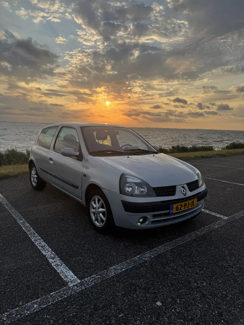 Renault Clio 1.6-16V Privilège top met LED verlichting Grijs - 1