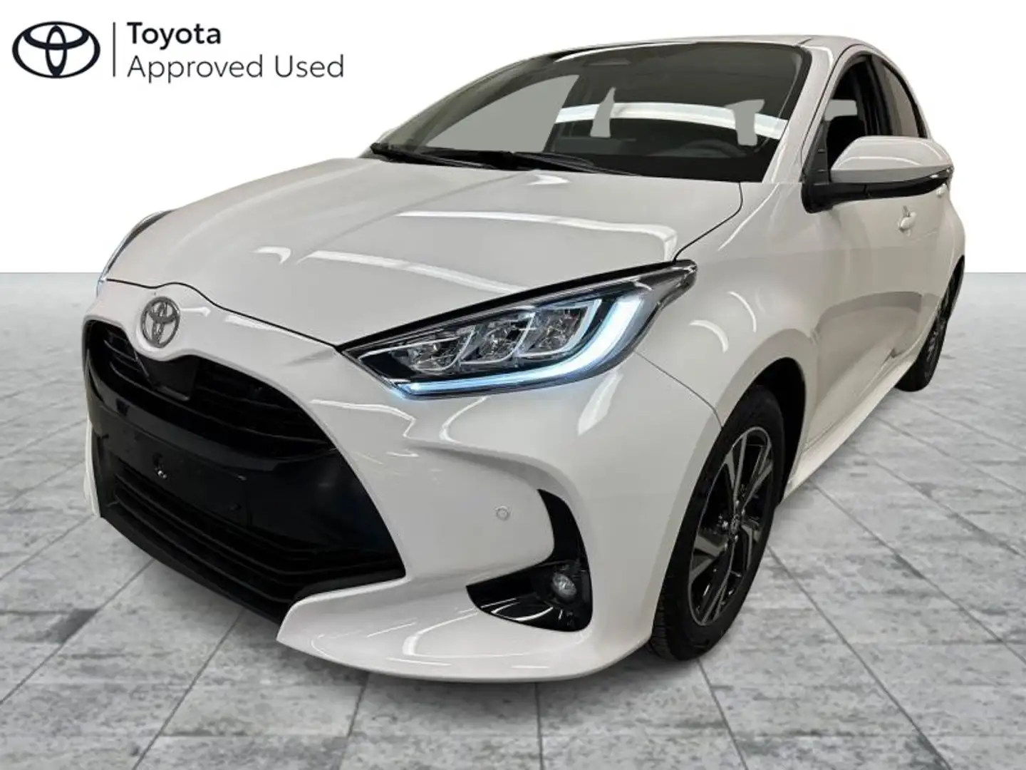 Toyota Yaris Iconic + Comfort Pack Blanc - 1