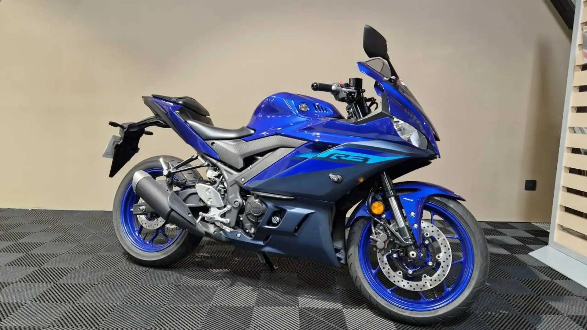 Yamaha YZF-R3 Bleu - 1