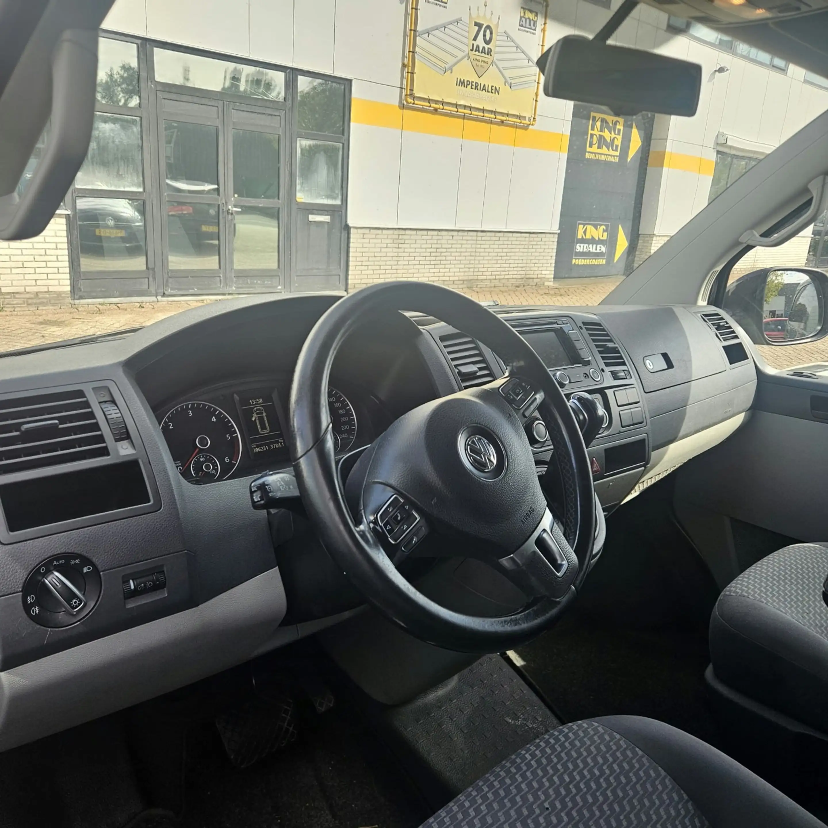 Volkswagen Transporter 2.0 TDI L2H1 DC Comfortline — photo 12