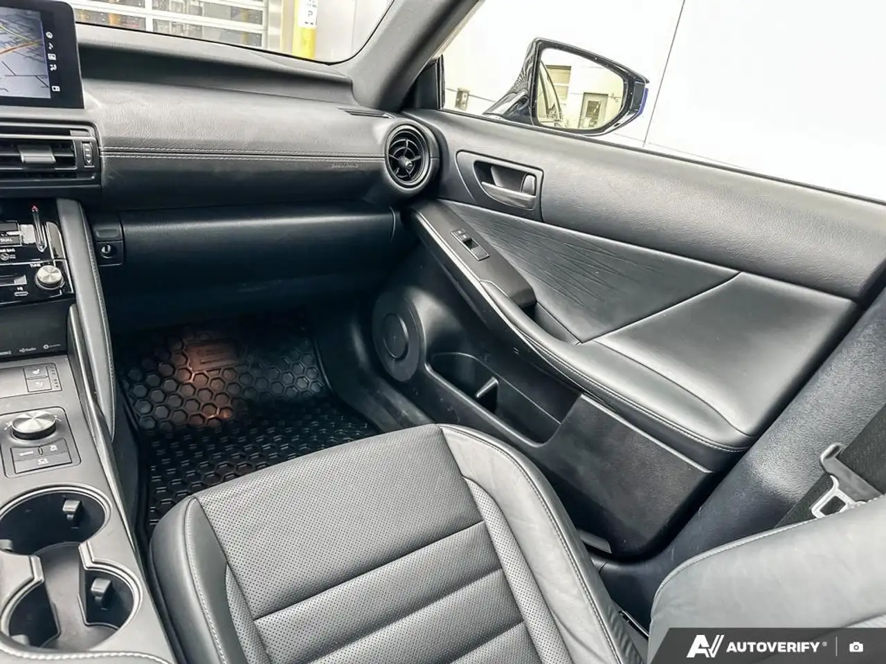 Lexus IS снимка Lexus IS