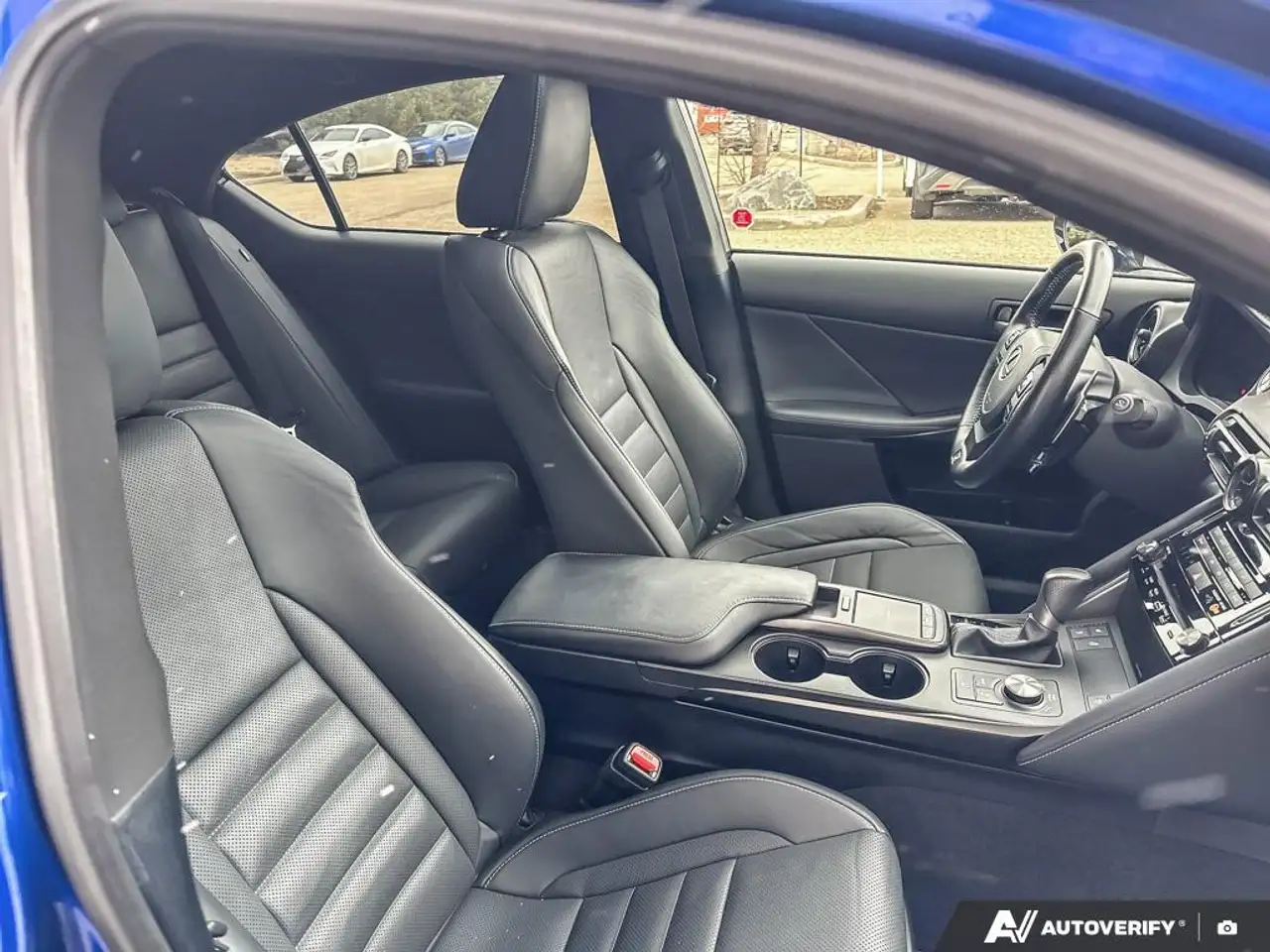 Lexus IS снимка Lexus IS