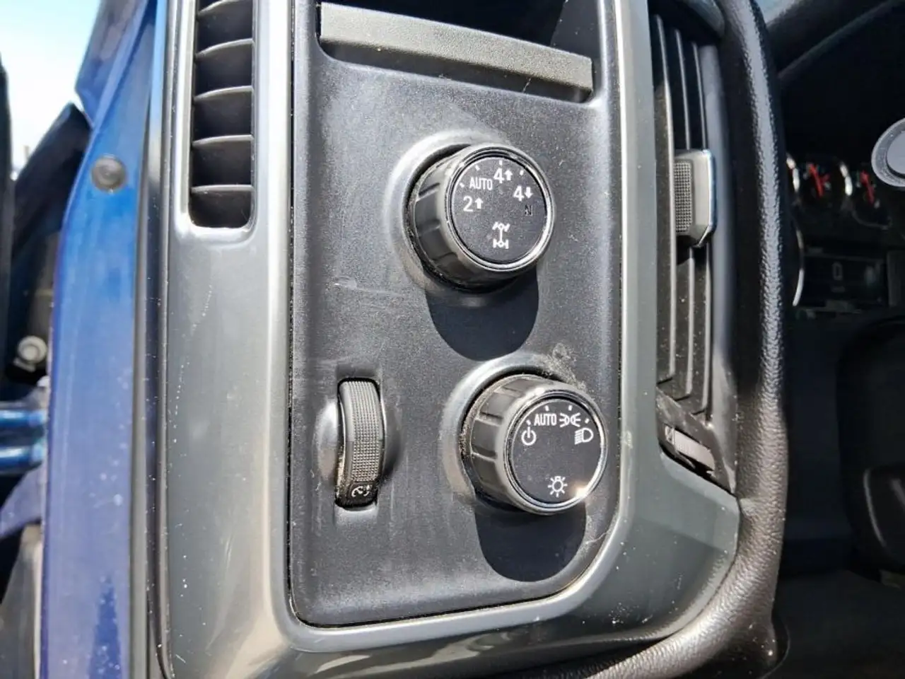Chevrolet Silverado 1500 photo Chevrolet Silverado 1500