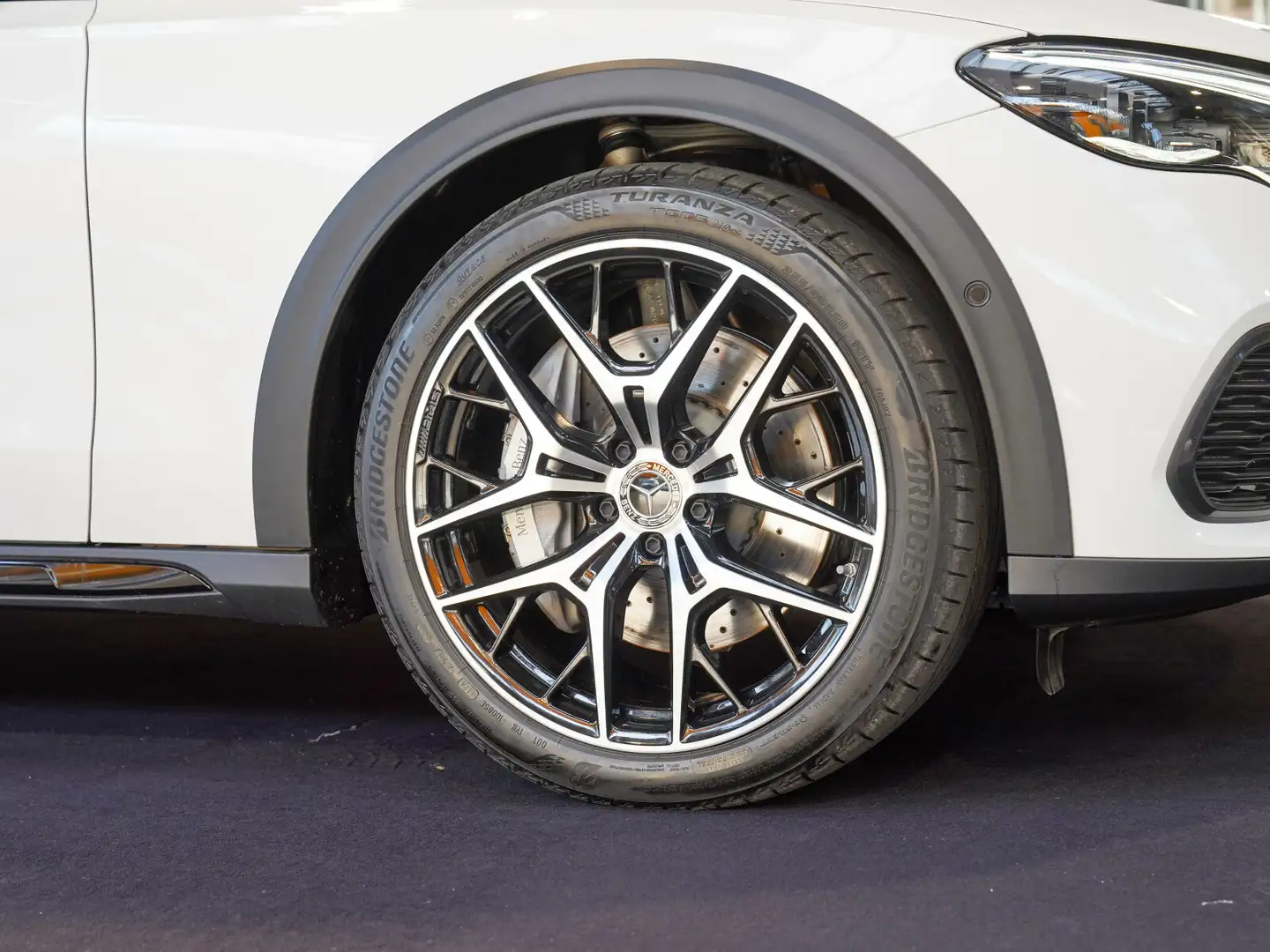 Mercedes-Benz E 450 E 450 d T 4M All-Terrain Night AMG Räder Burmest Blanc - 2