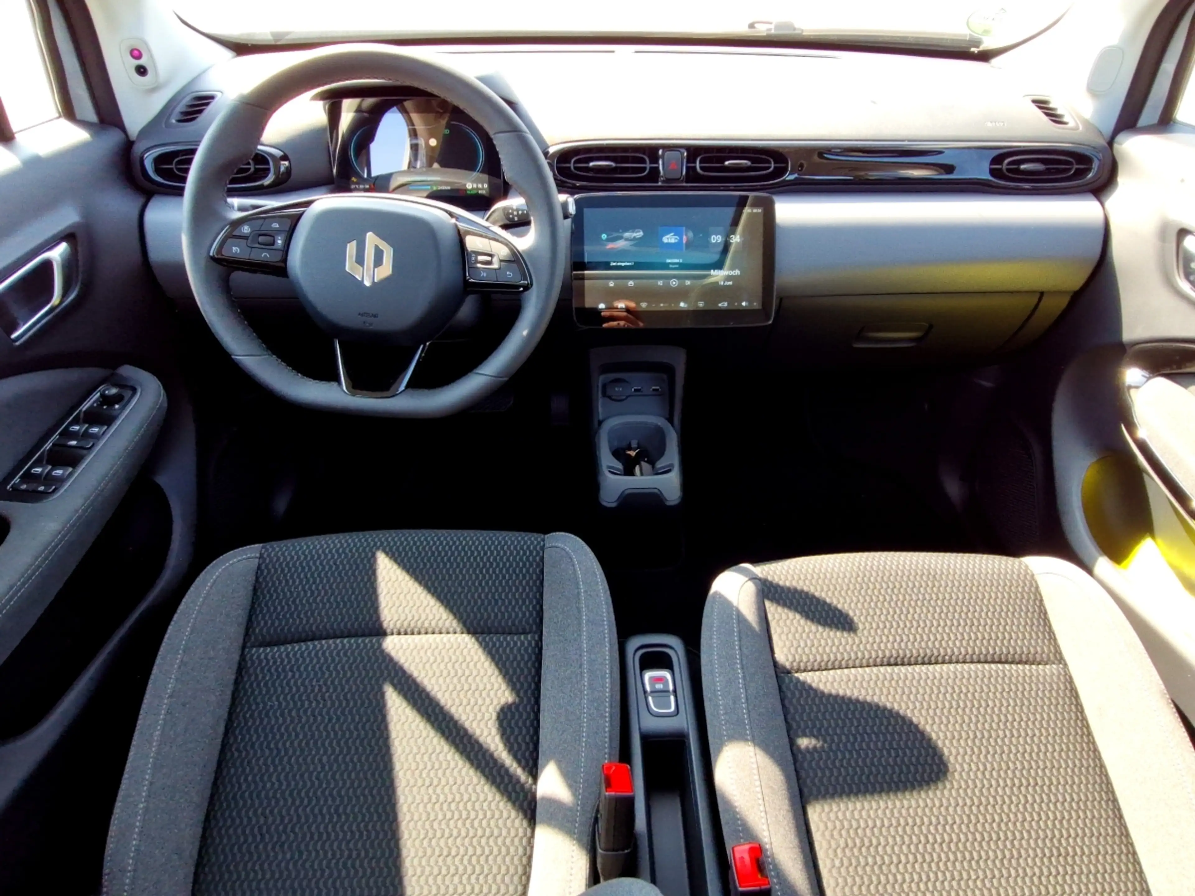Leapmotor T03 LFP 37,3 kWh PANORAMAGLASDACH|NAVIGATION — photo 9