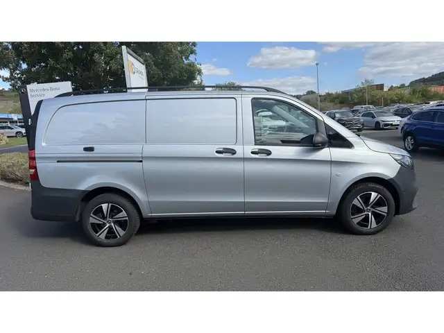 Mercedes-Benz Vito view 4