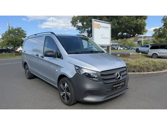 Mercedes-Benz Vito view 3