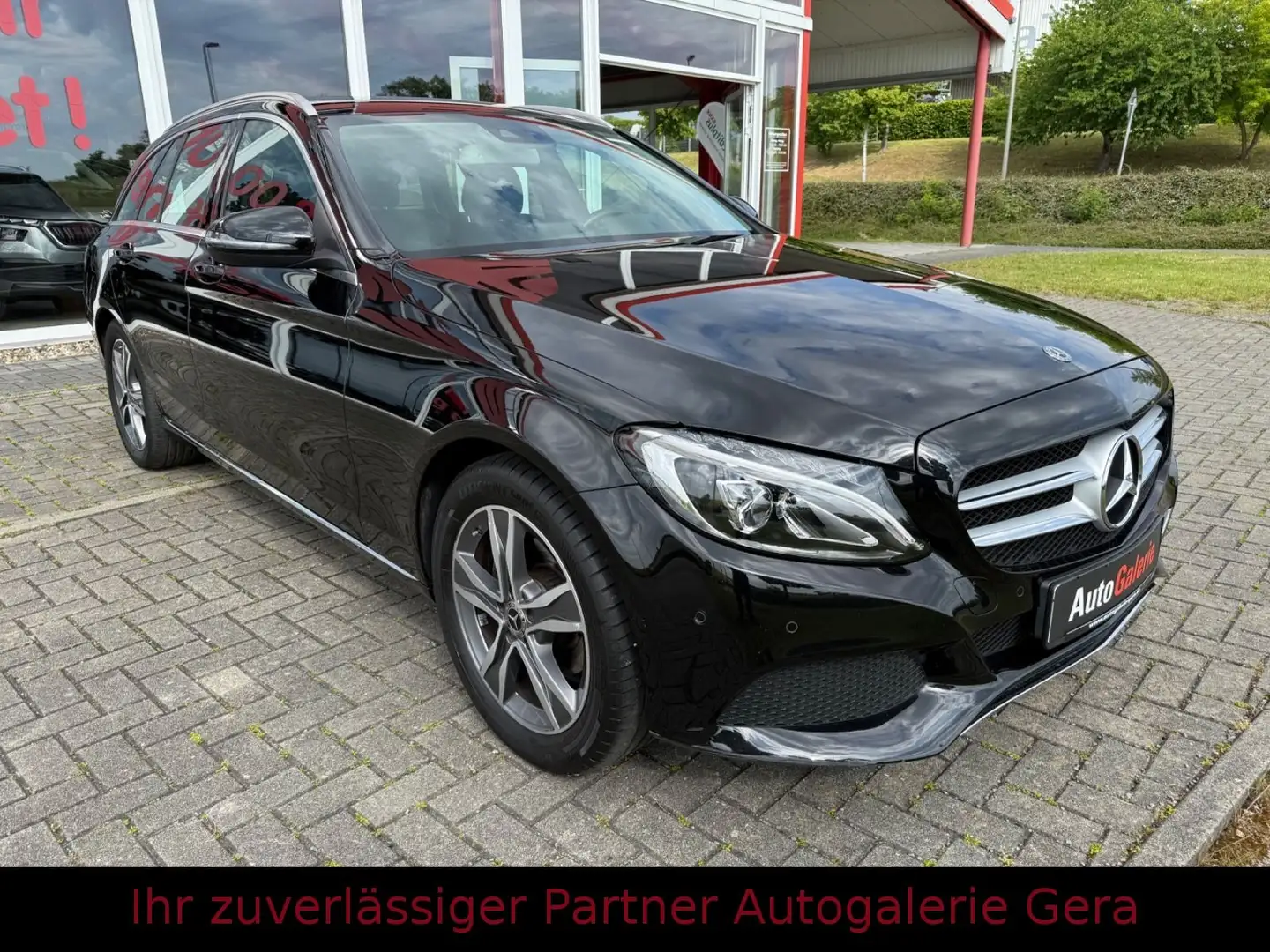 Mercedes-Benz C 180 T CGI Avantgarde LED NAVI SHZ PDC GRA ! Zwart - 1
