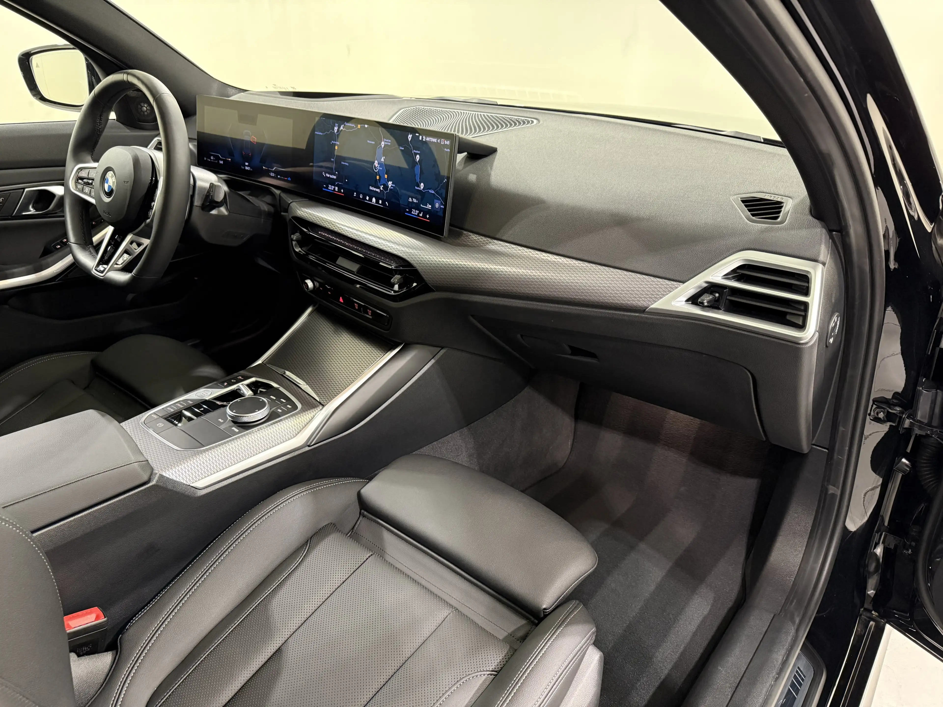 BMW 330 d xDrive Touring M Sportpaket Pro AHK ACC 360° — photo 10