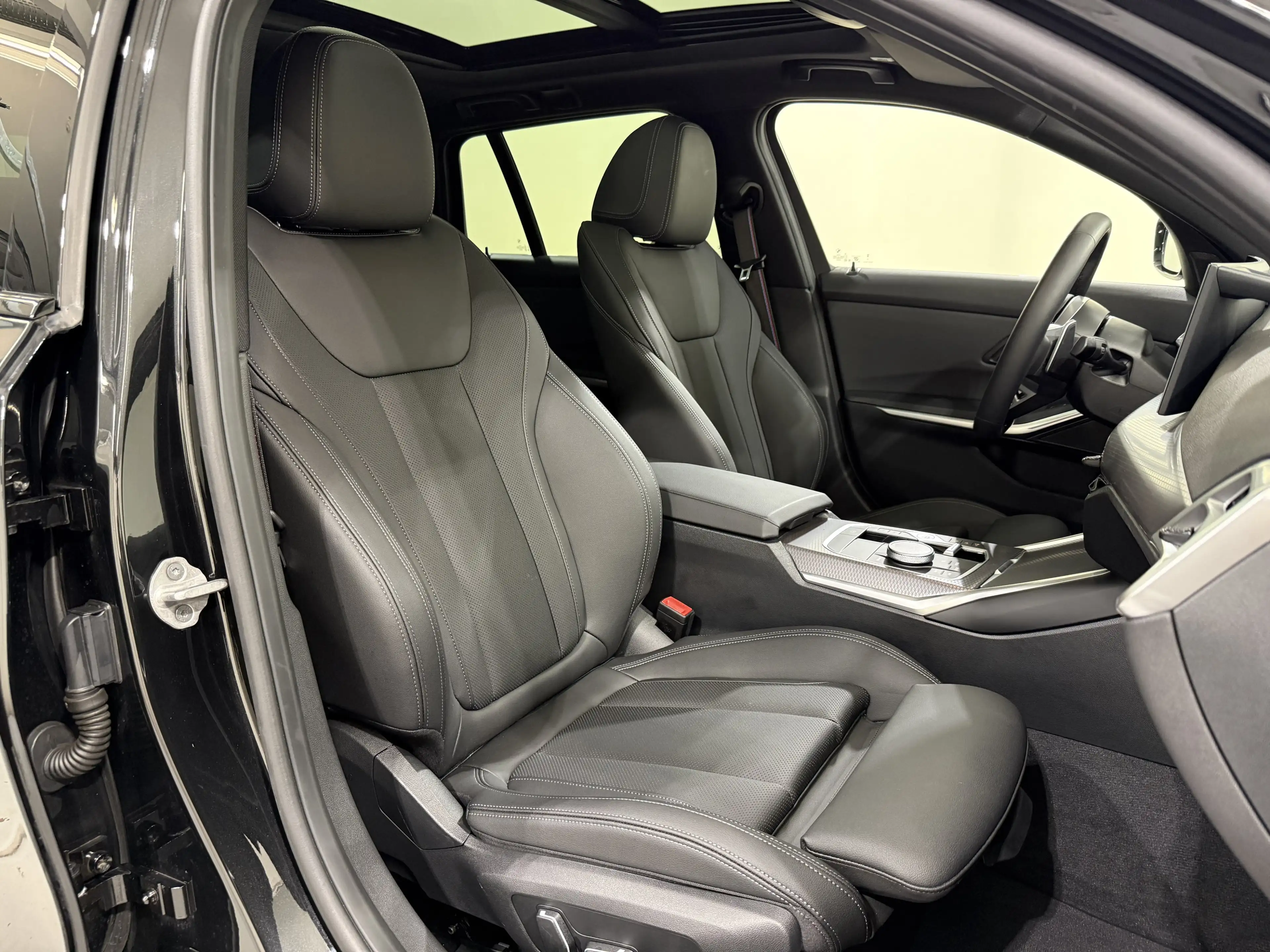 BMW 330 d xDrive Touring M Sportpaket Pro AHK ACC 360° — photo 15