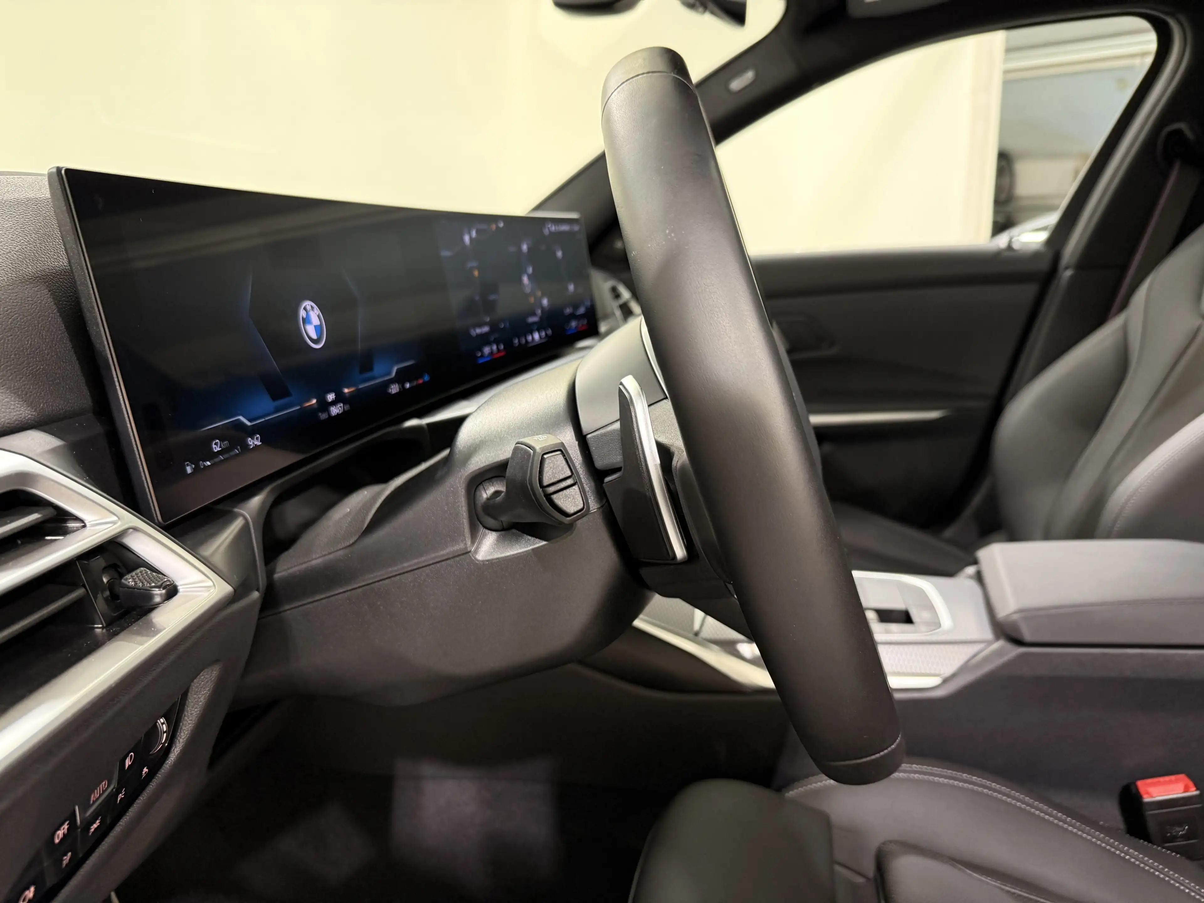 BMW 330 d xDrive Touring M Sportpaket Pro AHK ACC 360° — photo 14