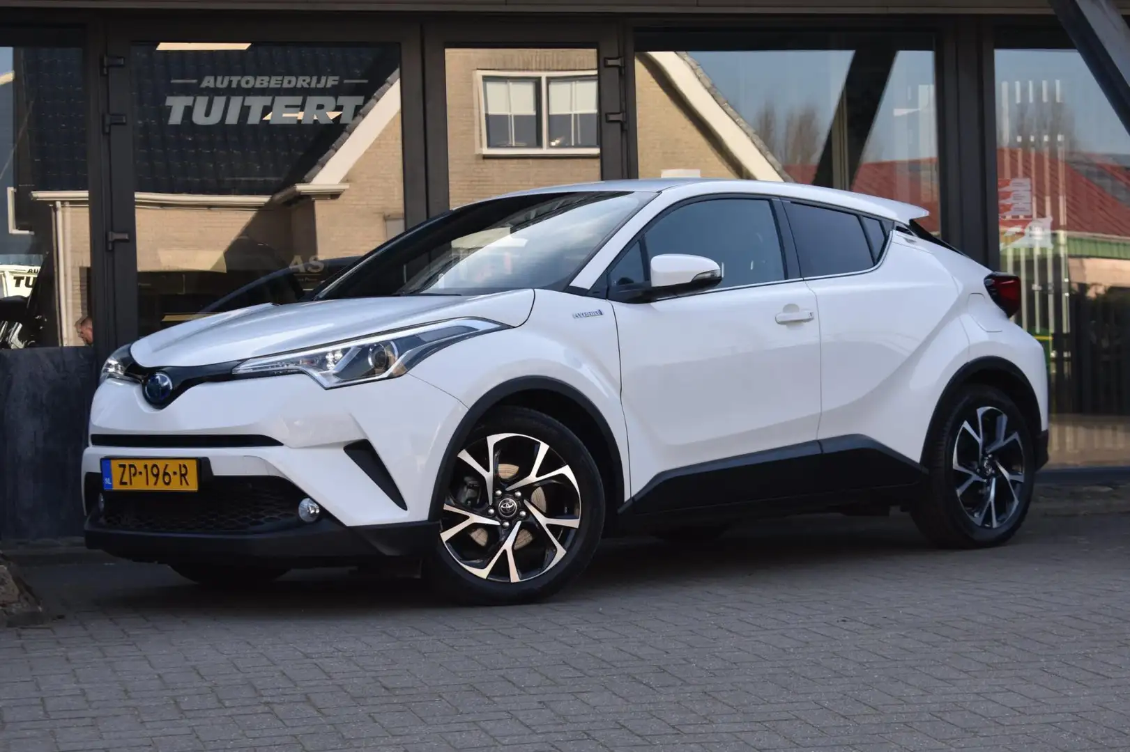 Toyota C-HR 1.8 Hybrid Dynamic | TREKHAAK | NAVIGATIE | STOELV Wit - 1