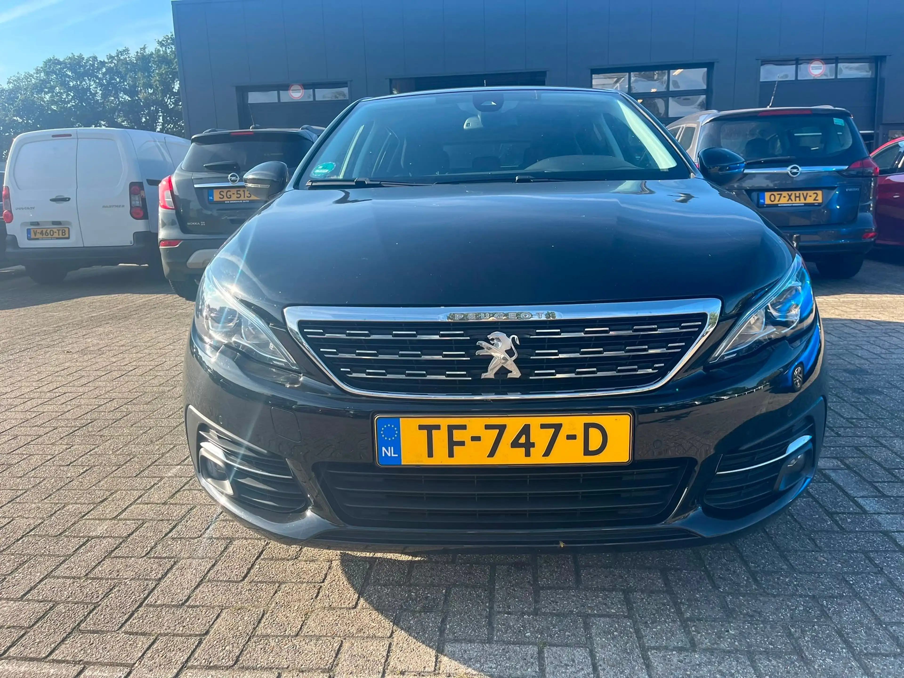 Peugeot 308 1.2 PureTech Allure | Navi | Trekhaak | LED | Keyl — photo 6