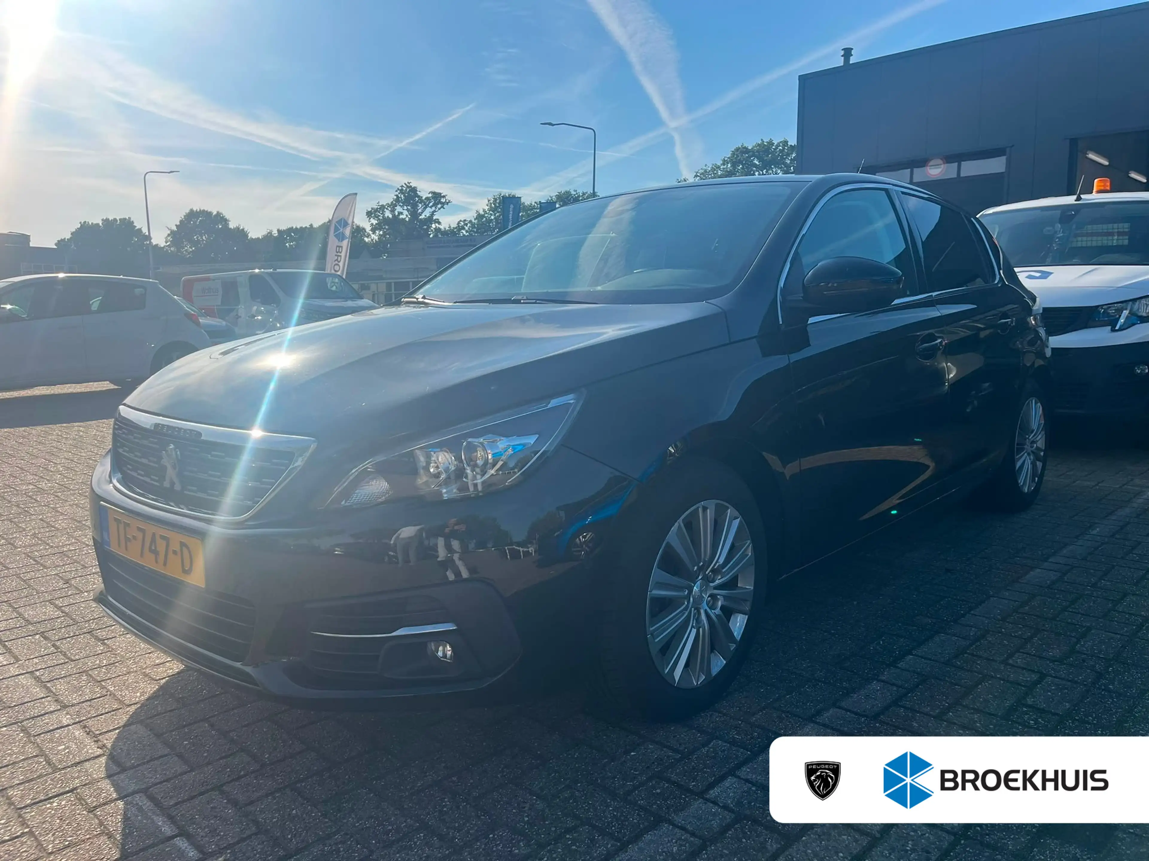Peugeot 308 1.2 PureTech Allure | Navi | Trekhaak | LED | Keyl