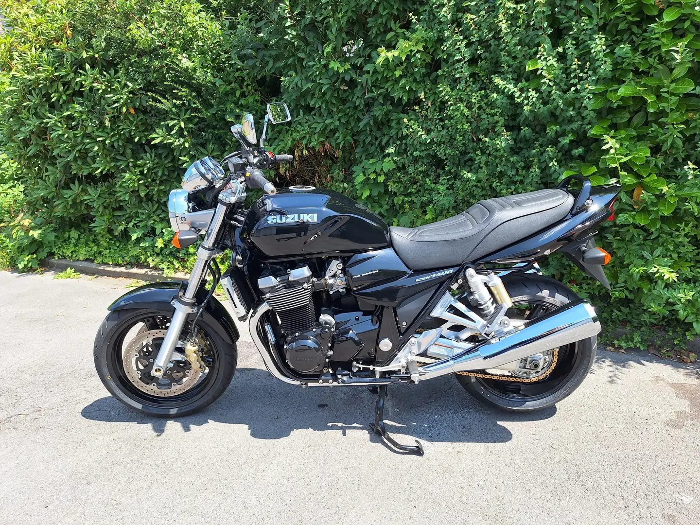 Suzuki GSX 1400 2. Hand 7.800km Scheckheft Neuzustand crna - 1