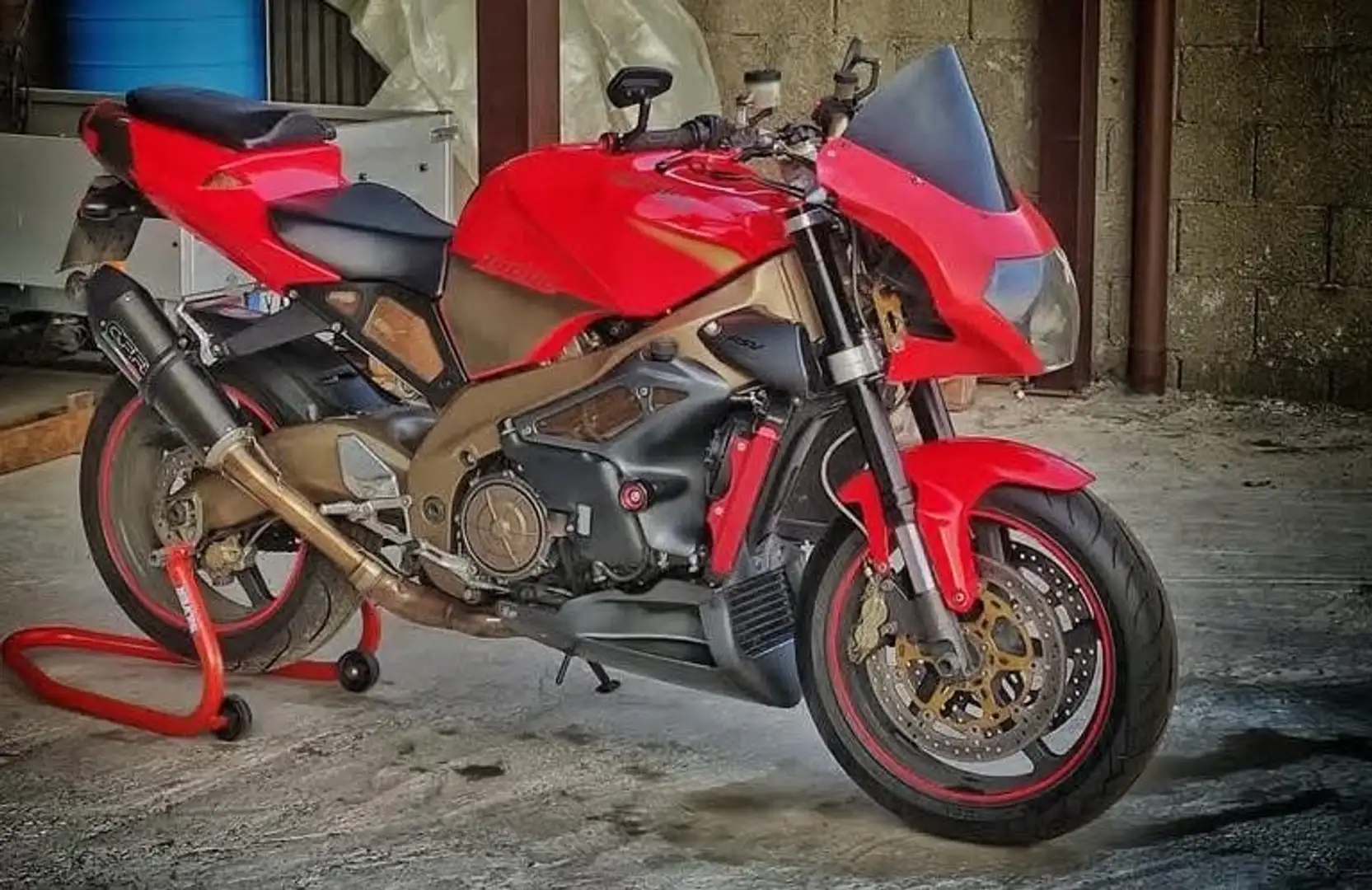Aprilia RSV 1000 Tuono R Rouge - 2