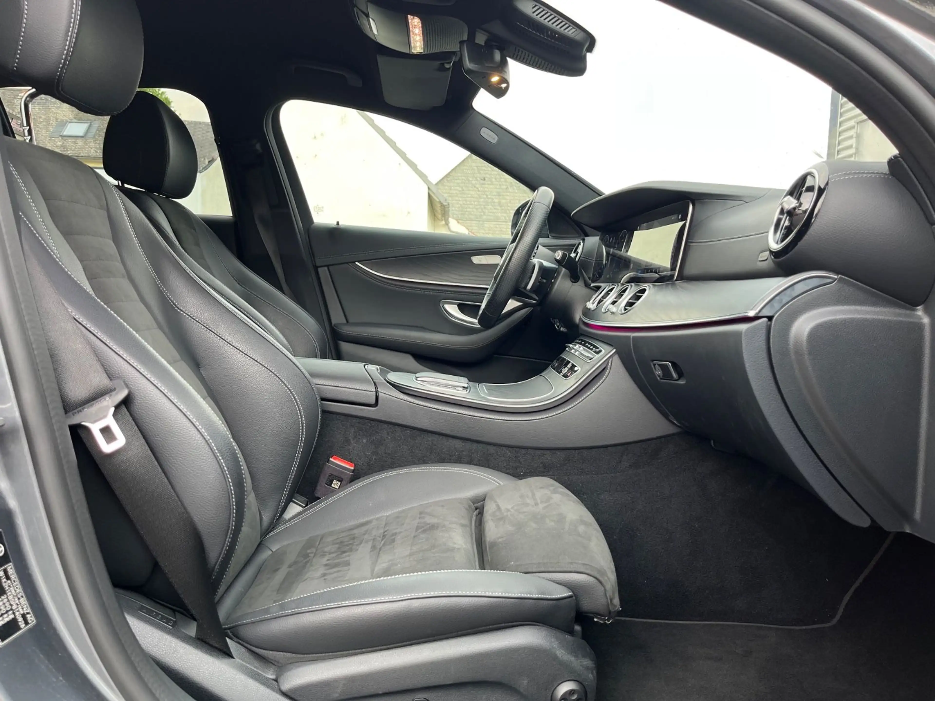 Mercedes-Benz E 300 d 4M AMG LINE*NIGHT*LED*AHK*BURMESTER*AMBI — photo 10