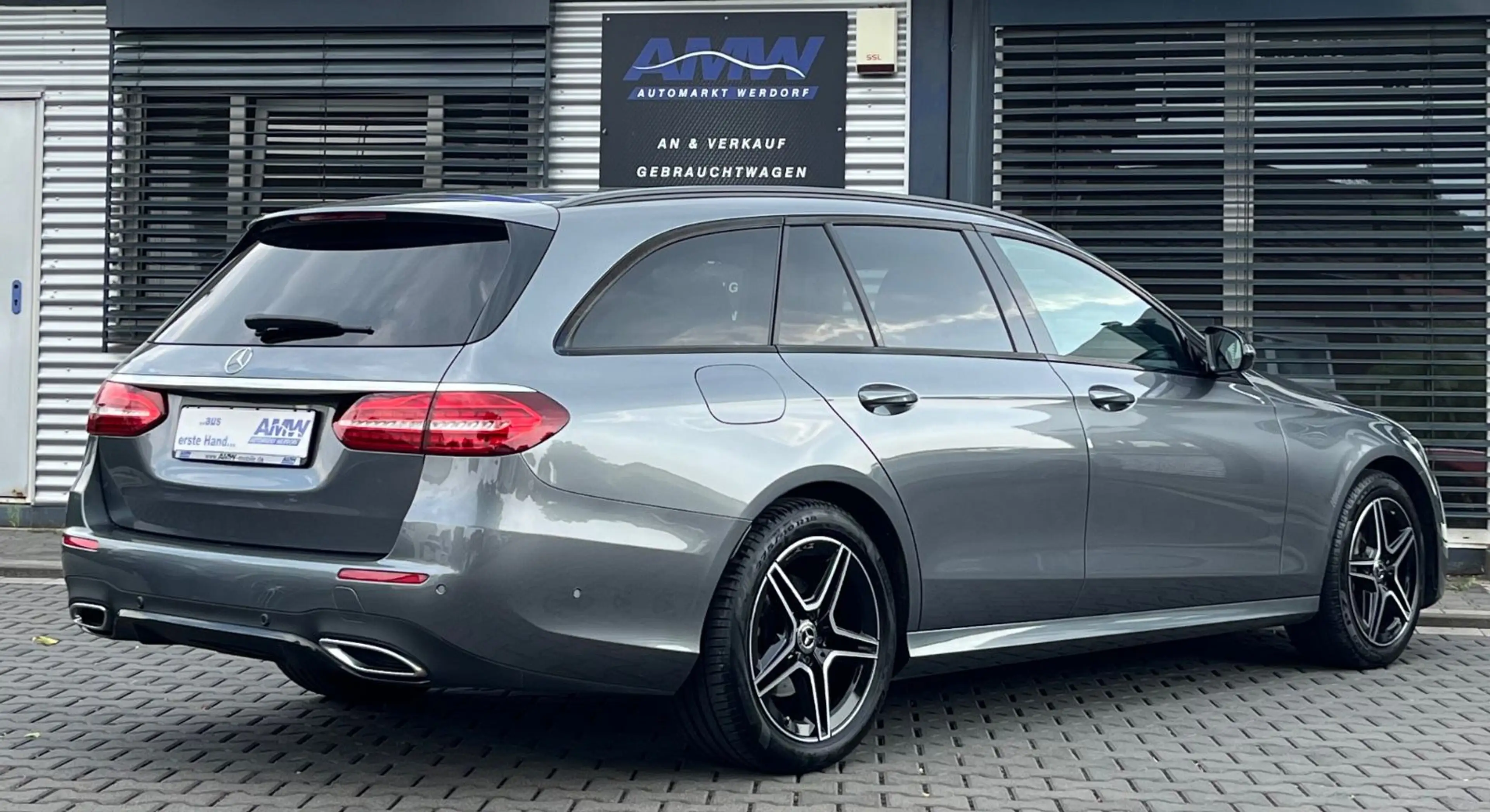 Mercedes-Benz E 300 d 4M AMG LINE*NIGHT*LED*AHK*BURMESTER*AMBI — photo 4