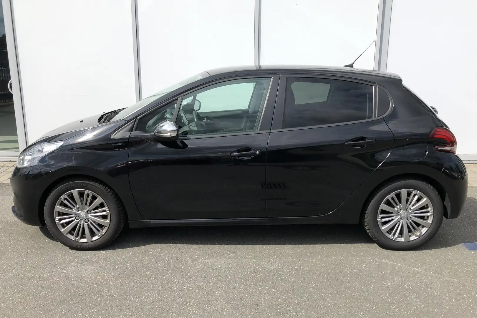 Peugeot 208 1.2 Signature | Achteruitrijcamera | Airco |Cruise Noir - 2