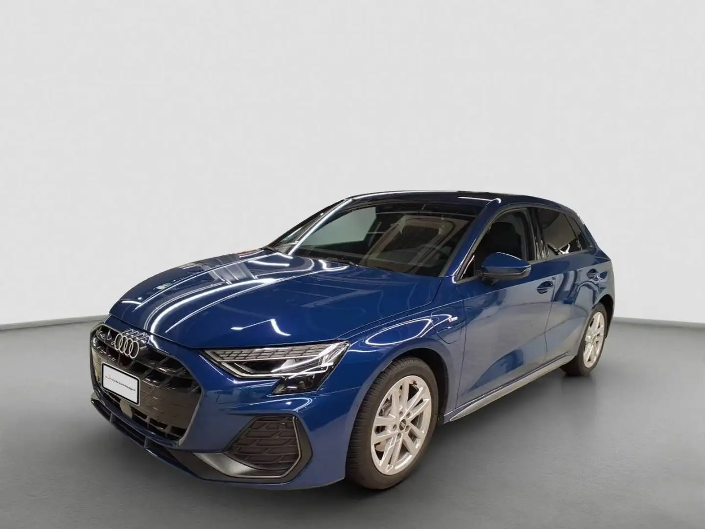 Audi A3 Sportback 40 TFSI e S line S tr. Matrix AHK Blau - 2