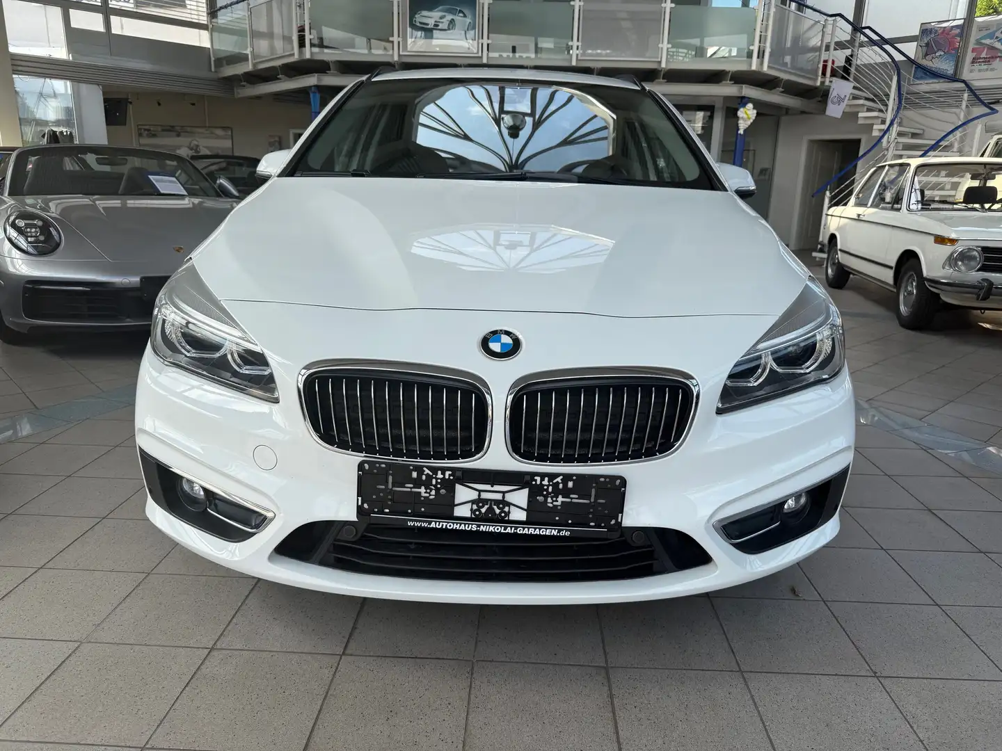 BMW 220 220 d Active Tourer  Sport Line Bílá - 2