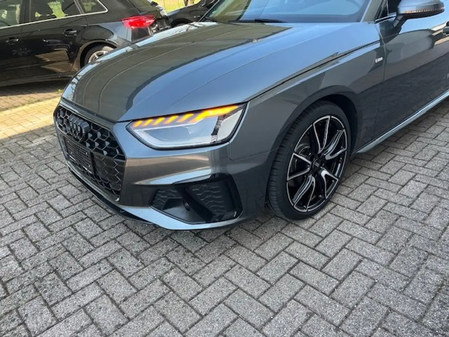 Audi A4 2,0 TDI 204 CV s line VIRTUAL+ LED+MATRIX+SPORT Grigio - 2