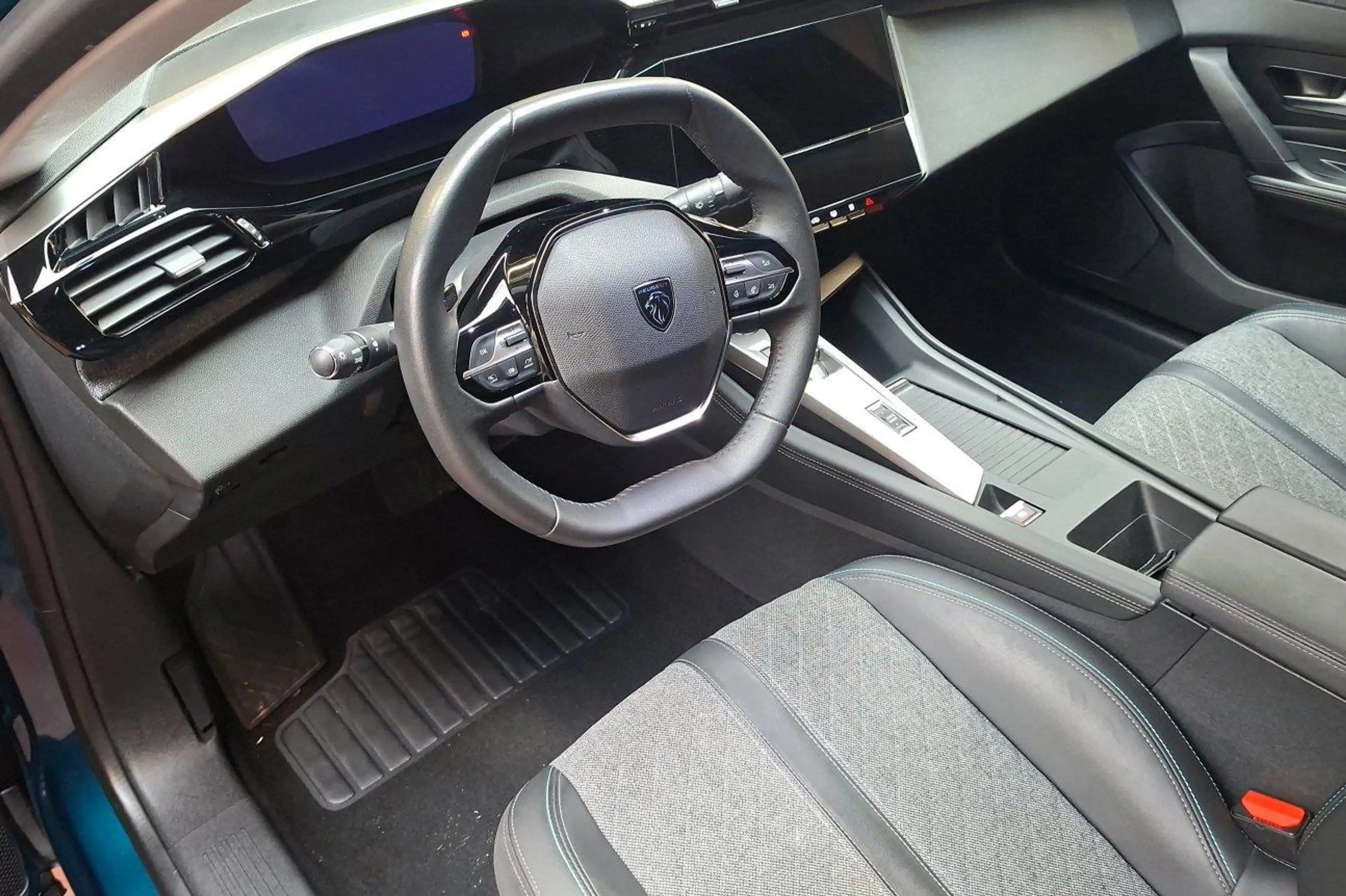 Peugeot 408 ALLURE — photo 9