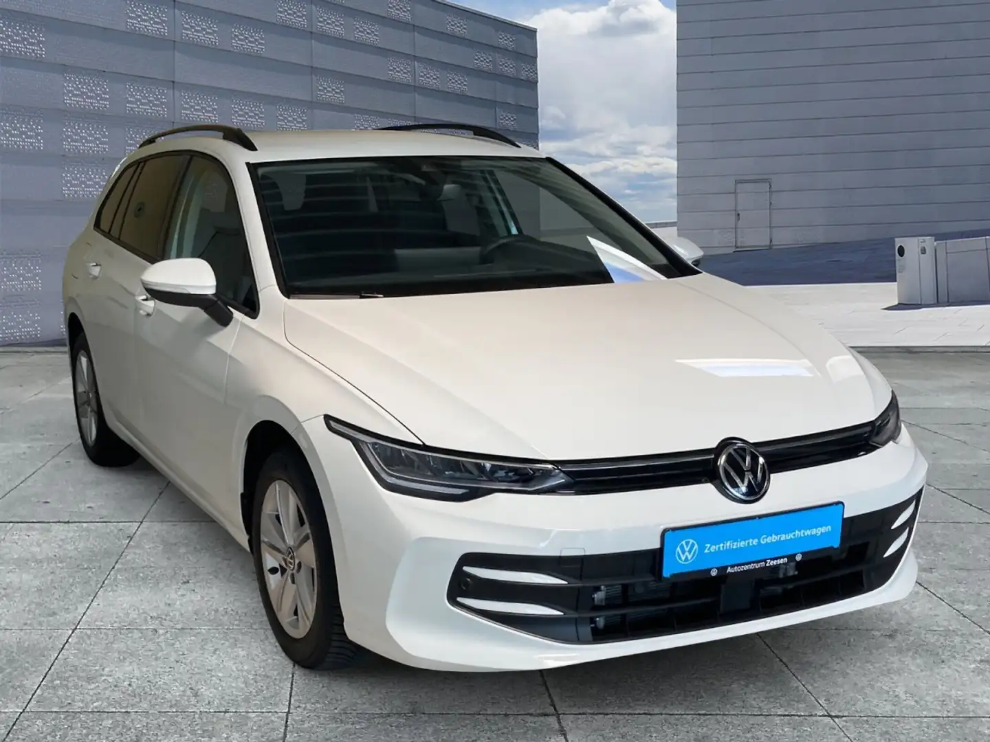 Volkswagen Golf VIII Variant 1.5 eTSI Life DSG+SHZ+USB+DAB+ Klima Weiß - 2
