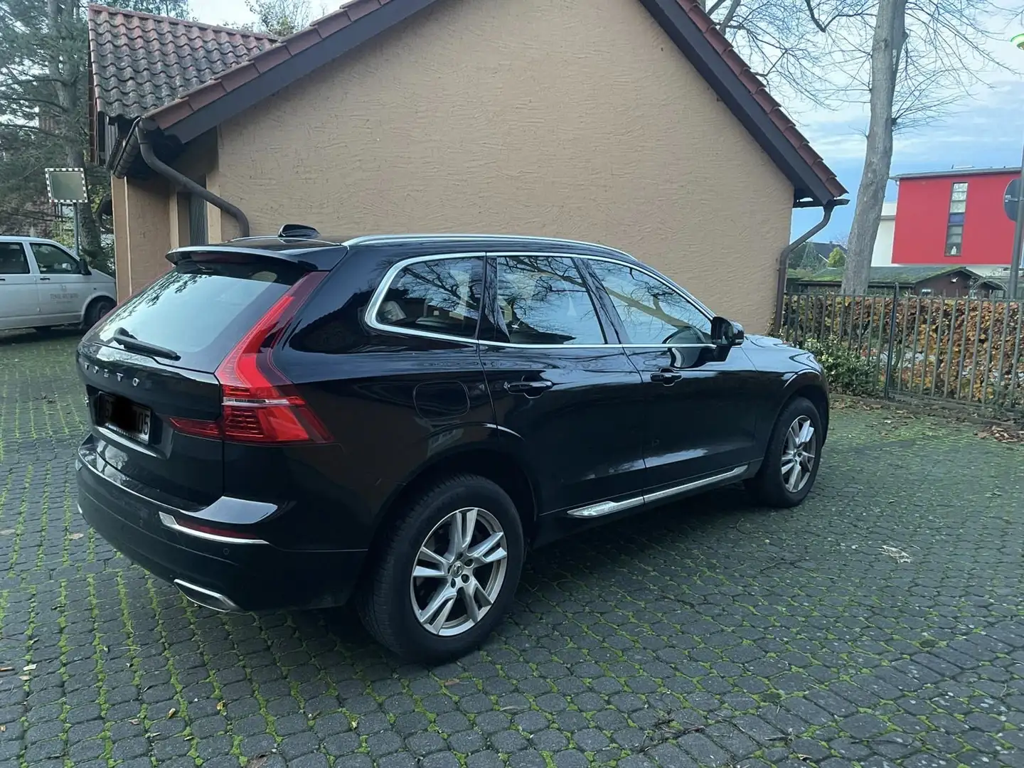 Volvo XC60 2.0 Inscription AWD ~Leder~Navi~Spur~Automatik Schwarz - 2