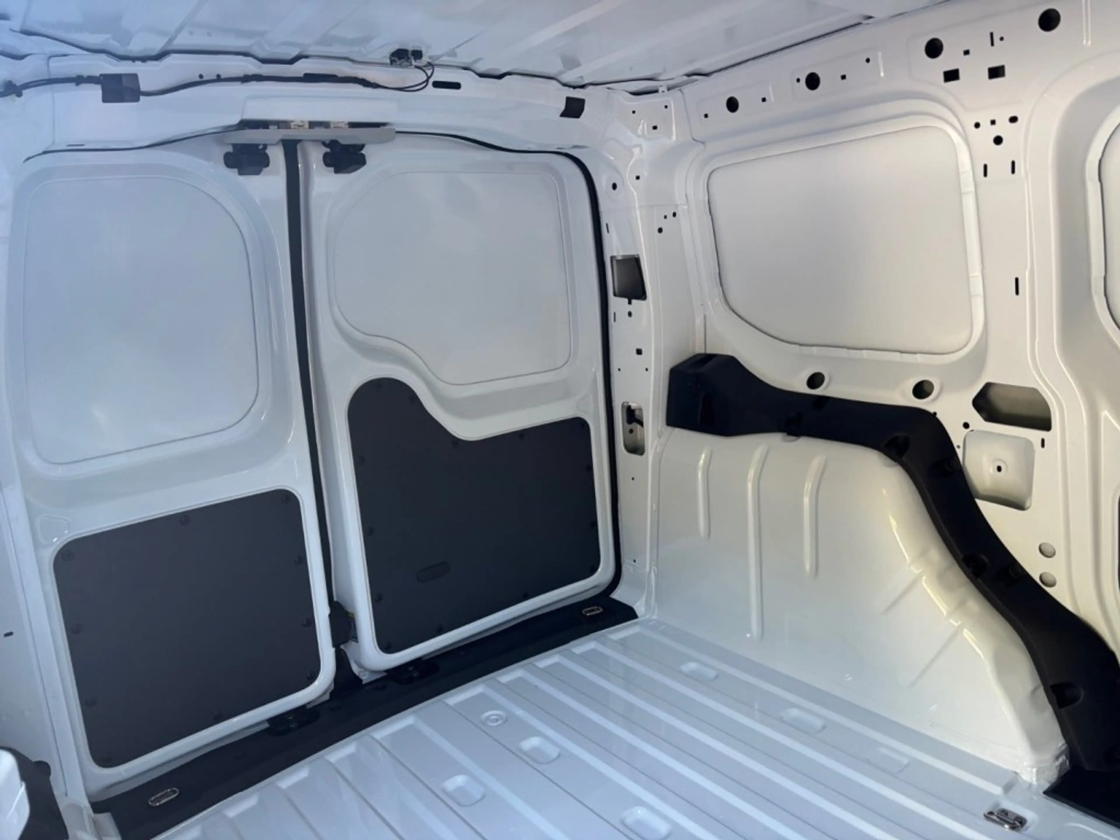 Ford E-Transit Transit Connect Trend Kasten 2,0L Eblue 102PS M FWD — photo 15