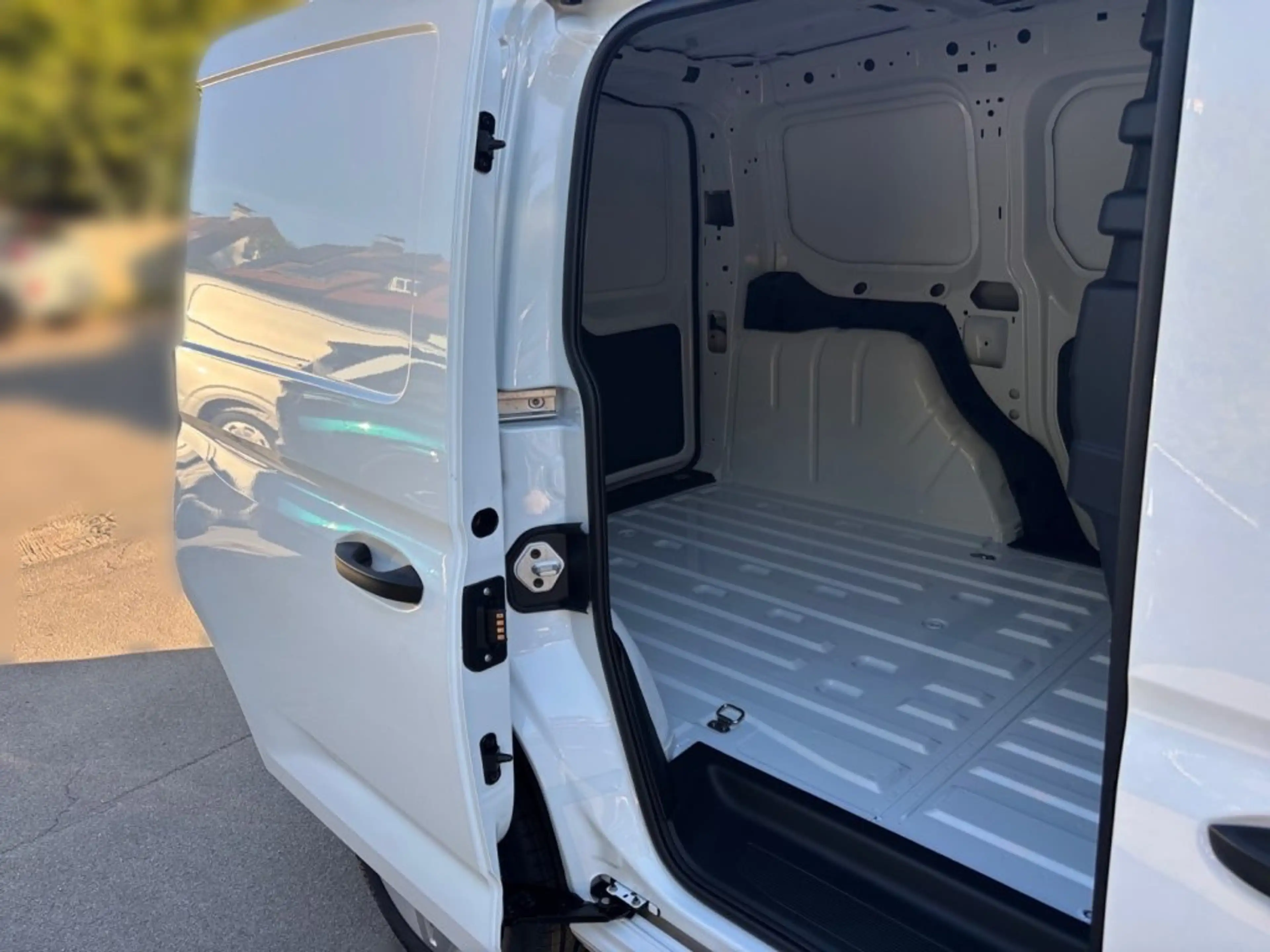 Ford E-Transit Transit Connect Trend Kasten 2,0L Eblue 102PS M FWD — photo 7