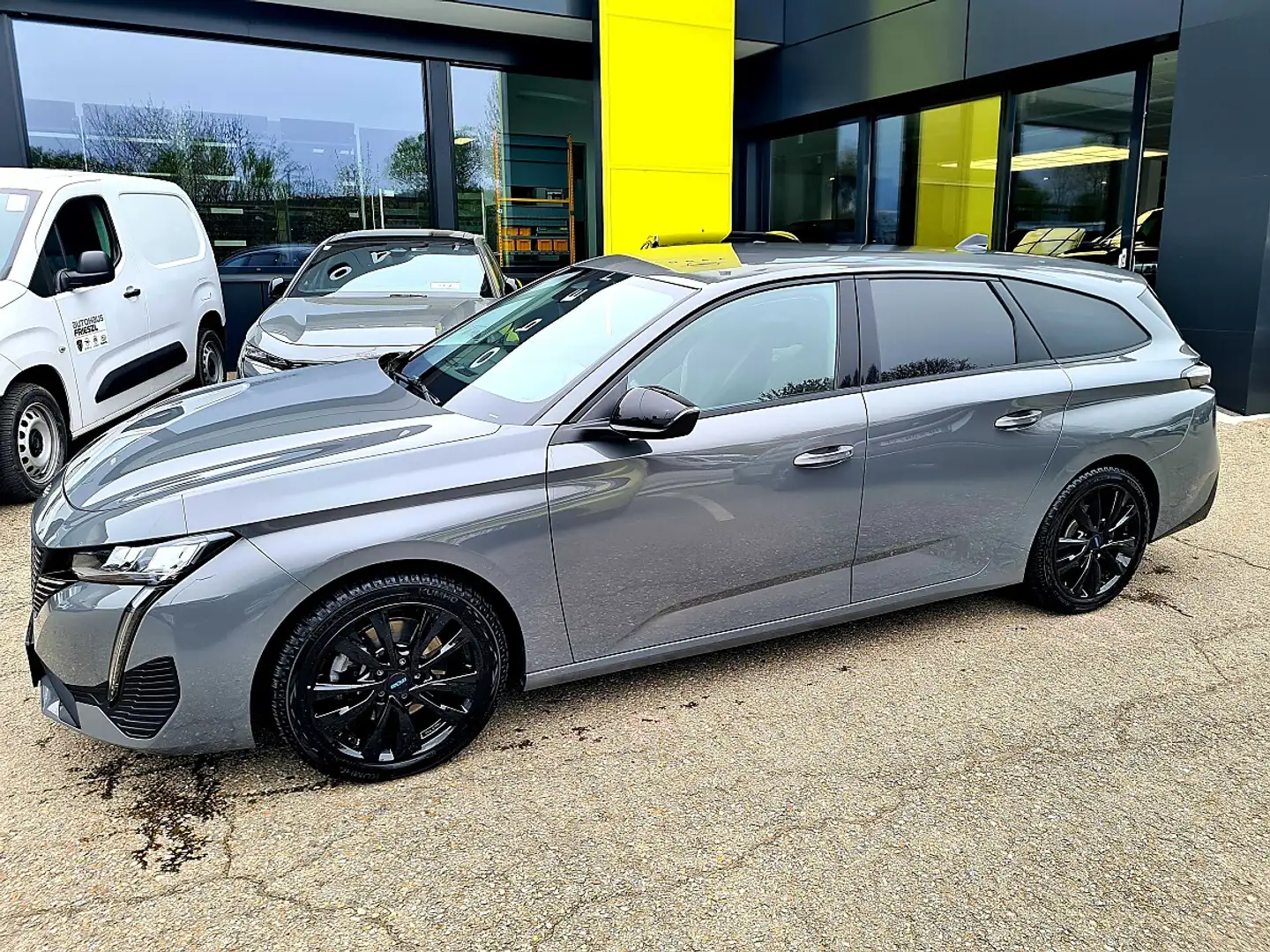 Peugeot 308 SW BlueHDi 130 S&S EAT8 Style Grau - 2